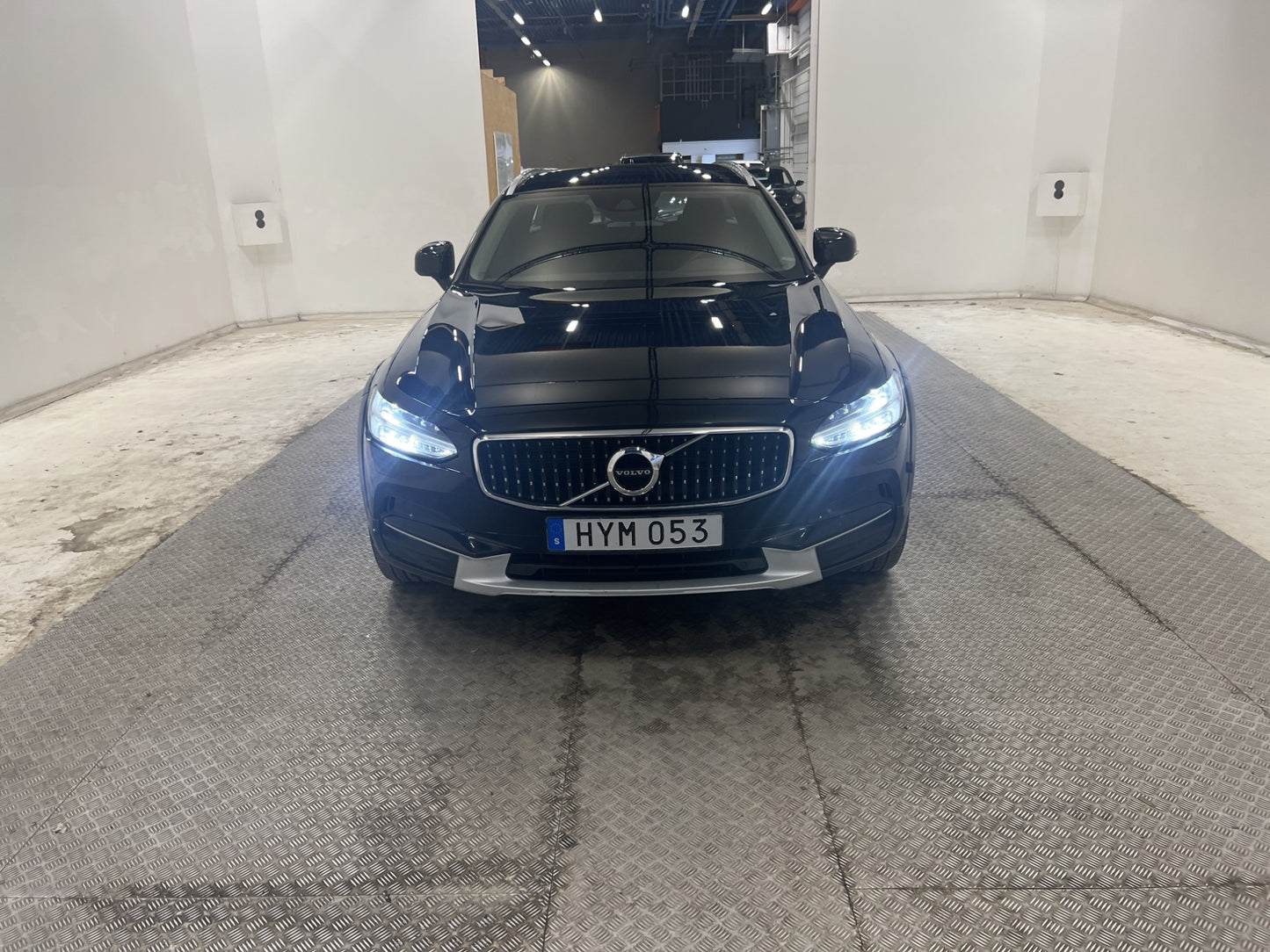 Volvo V90 Cross Country D4 AWD 190hk Momentum VOC Värm Drag