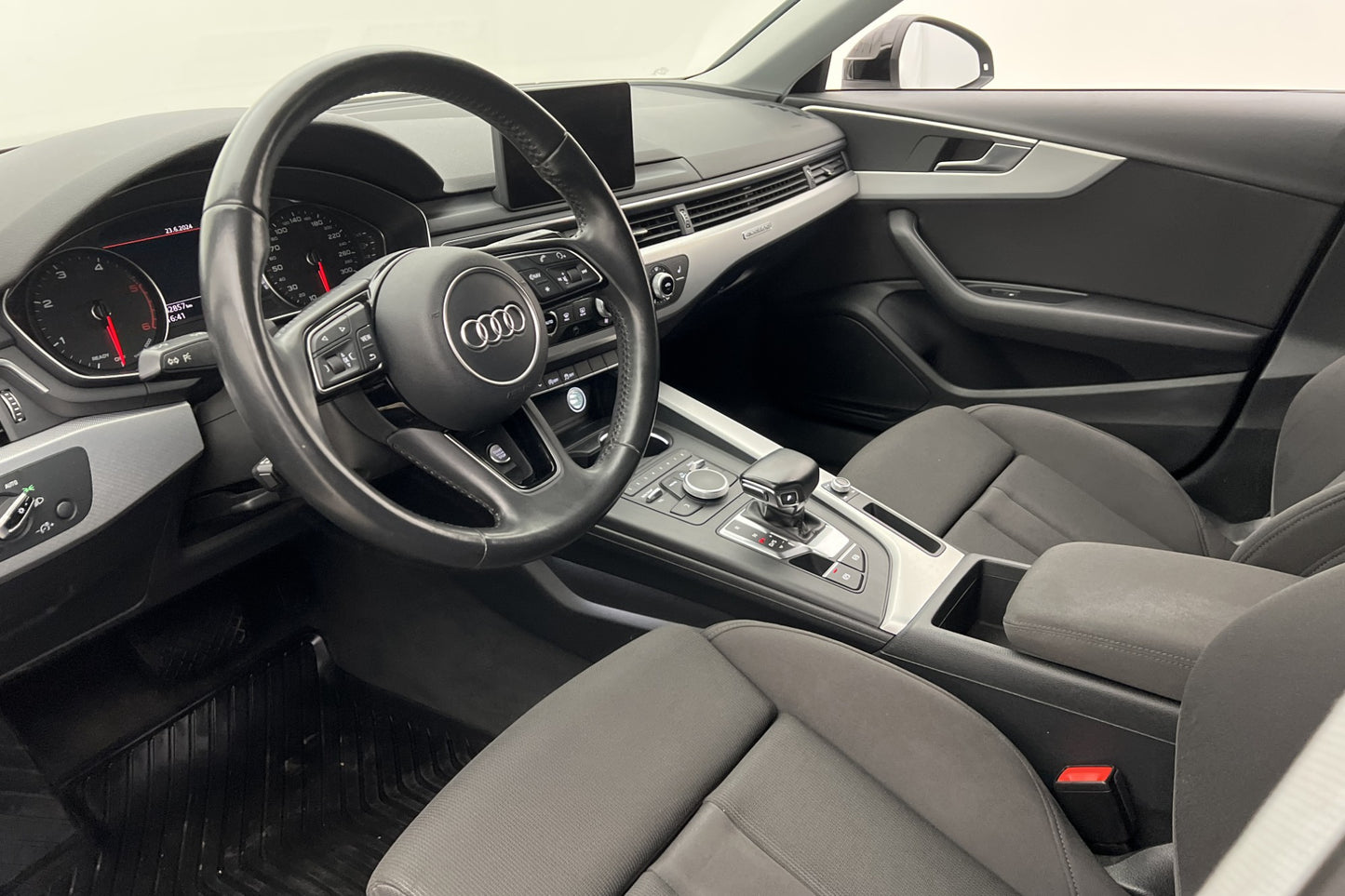 Audi A4 Avant 2.0 TDI Quattro 190hk Proline M-Värm Nyservad