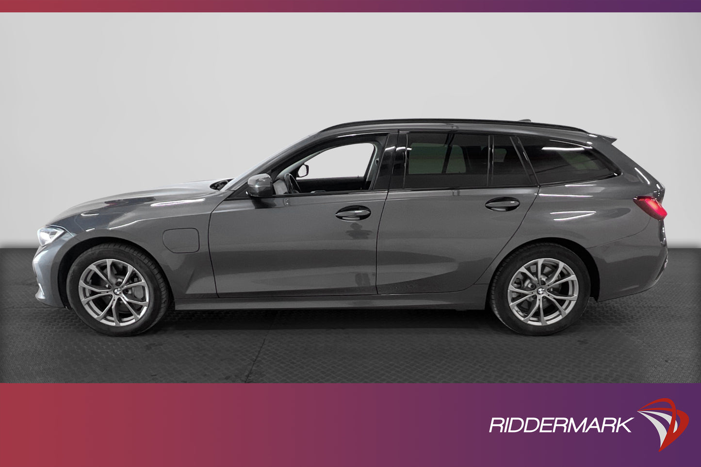 BMW 330e xDrive Touring 292hk Sport line Pano Dragkrok