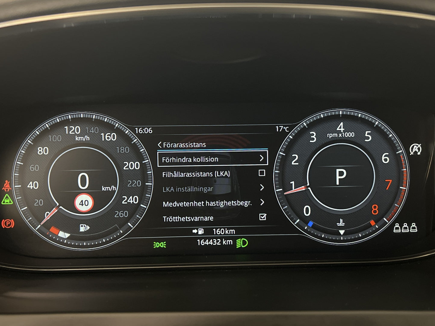 Jaguar E-Pace P200 AWD 200hk Cockpit Navi Meridia Skinn Drag