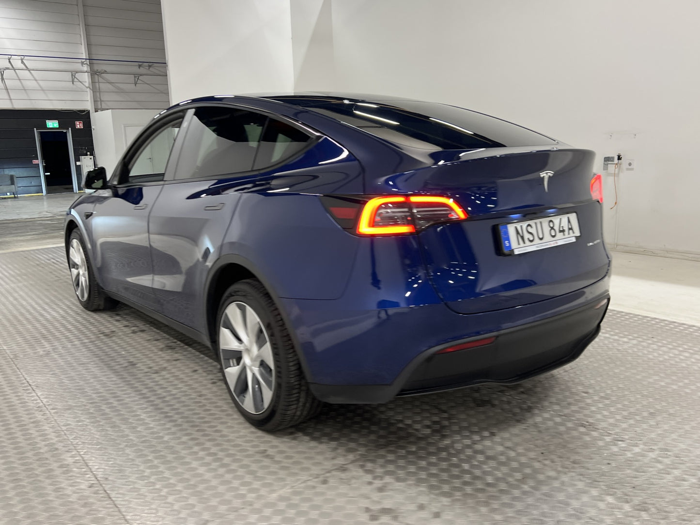 Tesla Model Y Long Range AWD 345hk Svensksåld Rattvärme