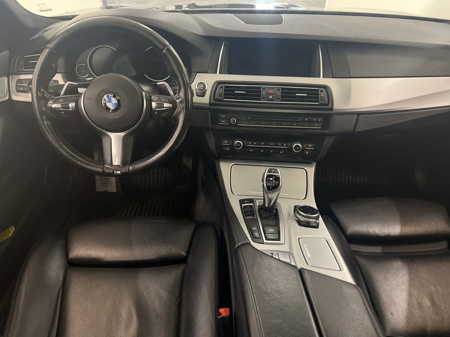 BMW M550 d xDrive Touring 381hk M Sport Värm Pano H/K Drag