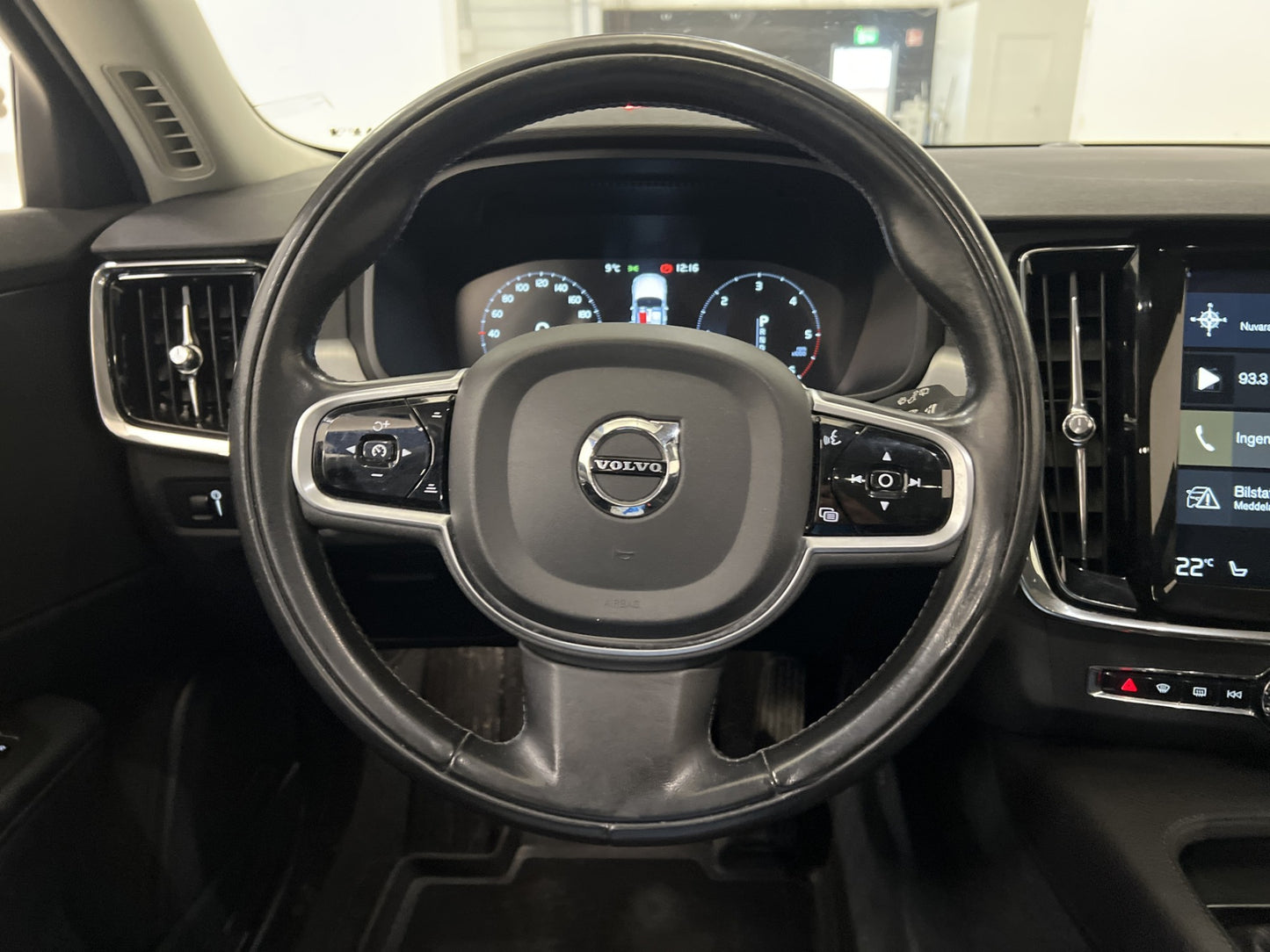 Volvo V90 D3 150hk Momentum Adv D-värm VOC Navi