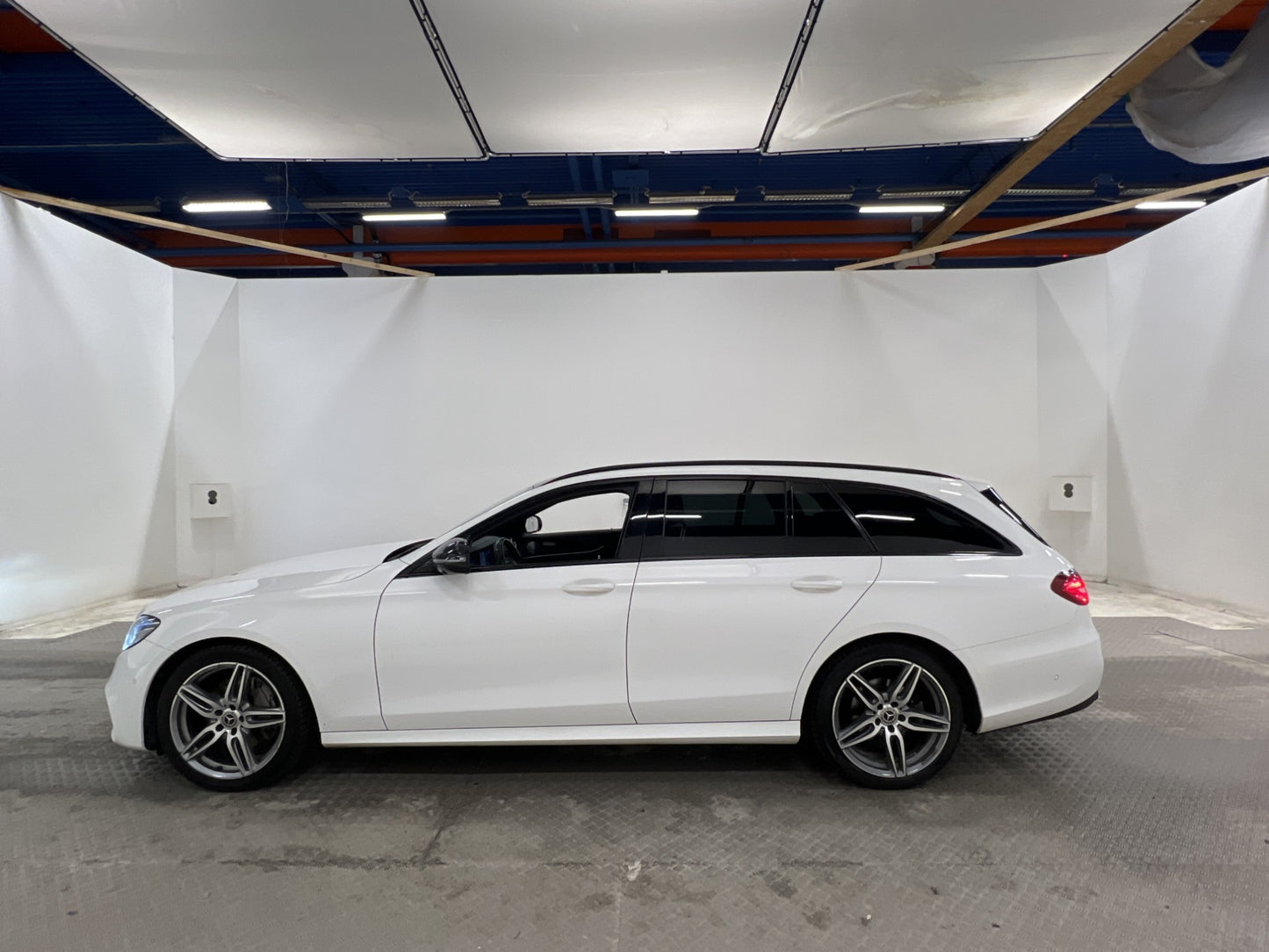 Mercedes-Benz E 220 T d 194hk AMG Pano 360° Burm Värm Wide