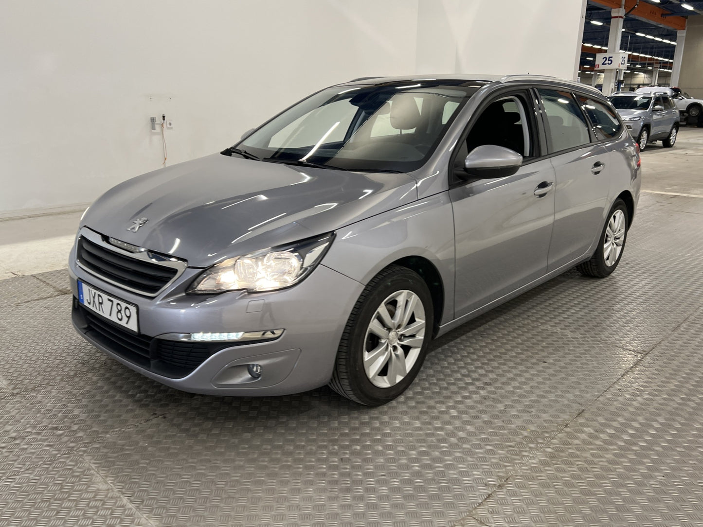 Peugeot 308 SW 1.2 e-THP 110hk  Active Pano P-sensor 1-ägare