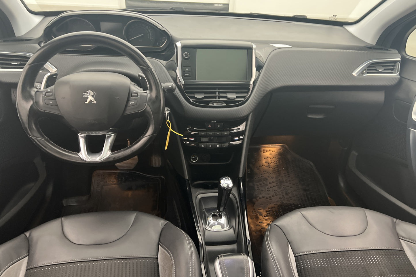 Peugeot 2008 1.2 VTi 82hk Allure Pano Sensorer Välservad