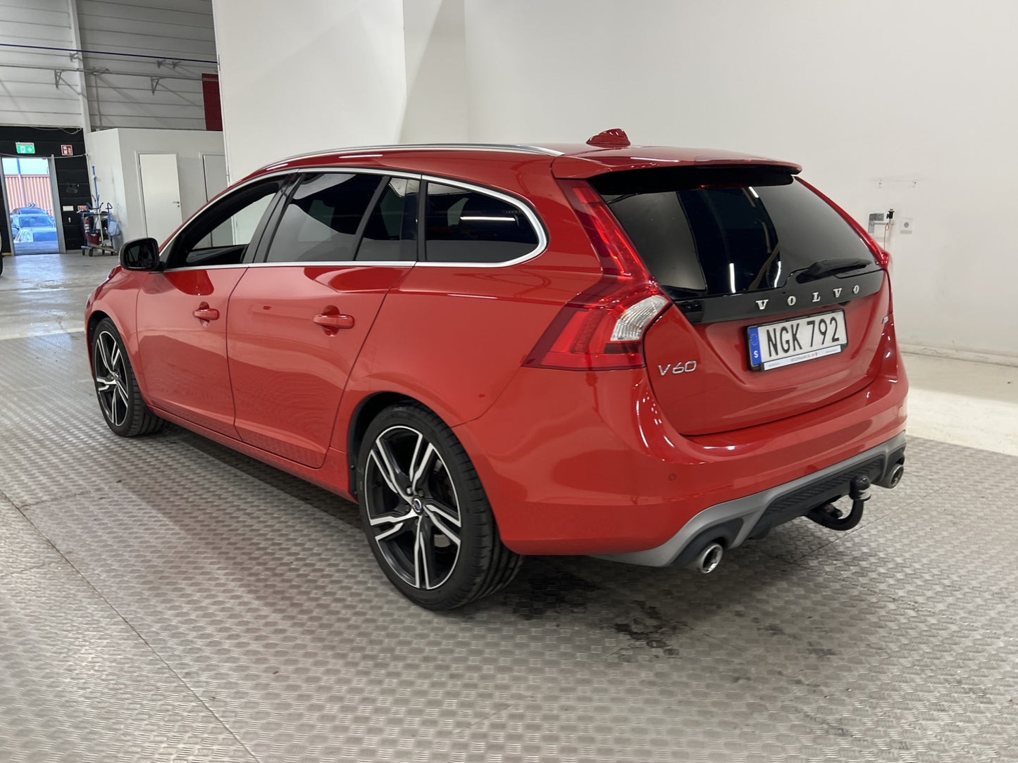 Volvo V60 D4 190hk AWD R-Design D-Värm T-Lucka VOC B-Kamera