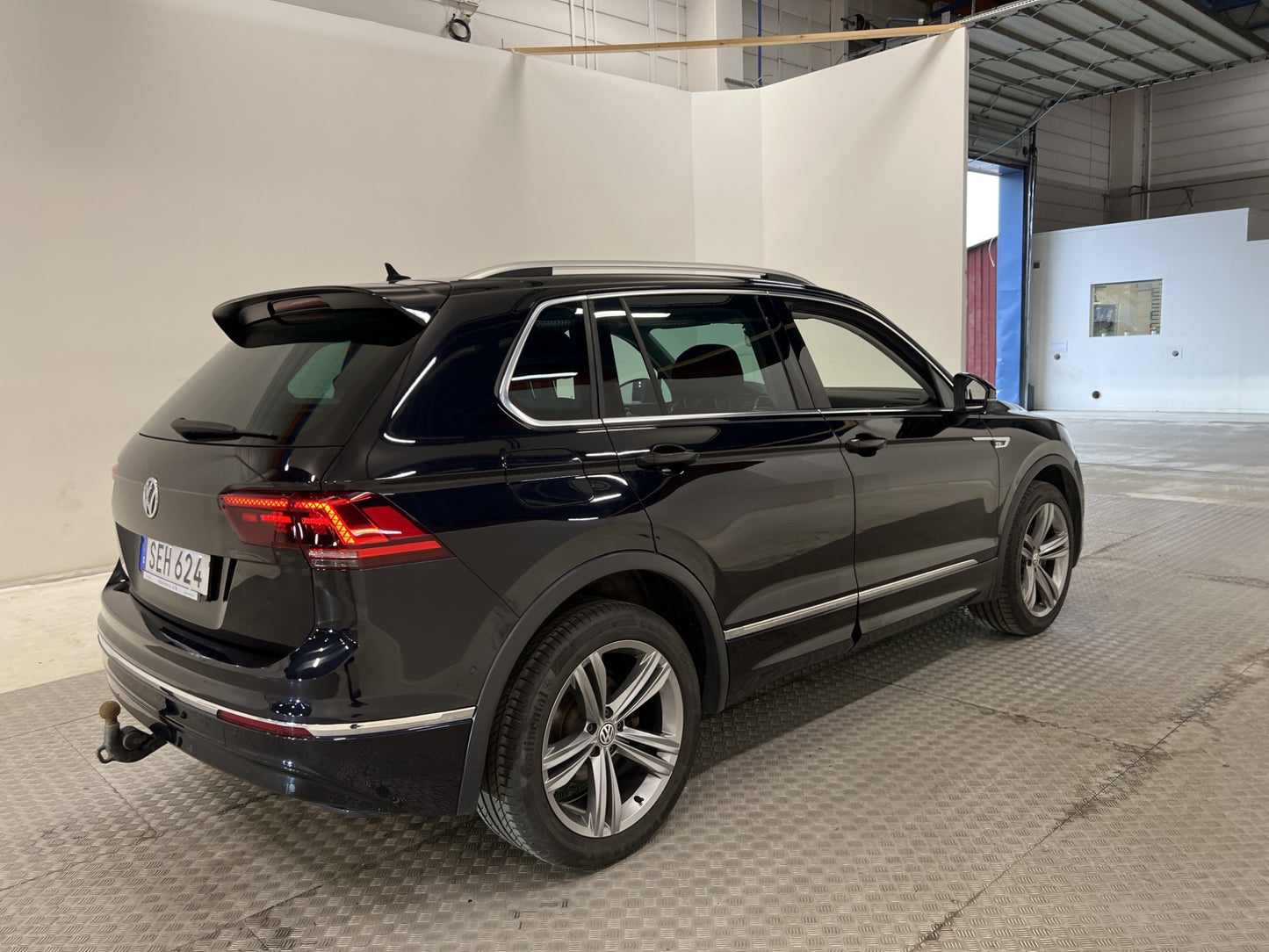 Volkswagen Tiguan 4M 190hk R-Line Cockpit Värmare B-Kam Drag