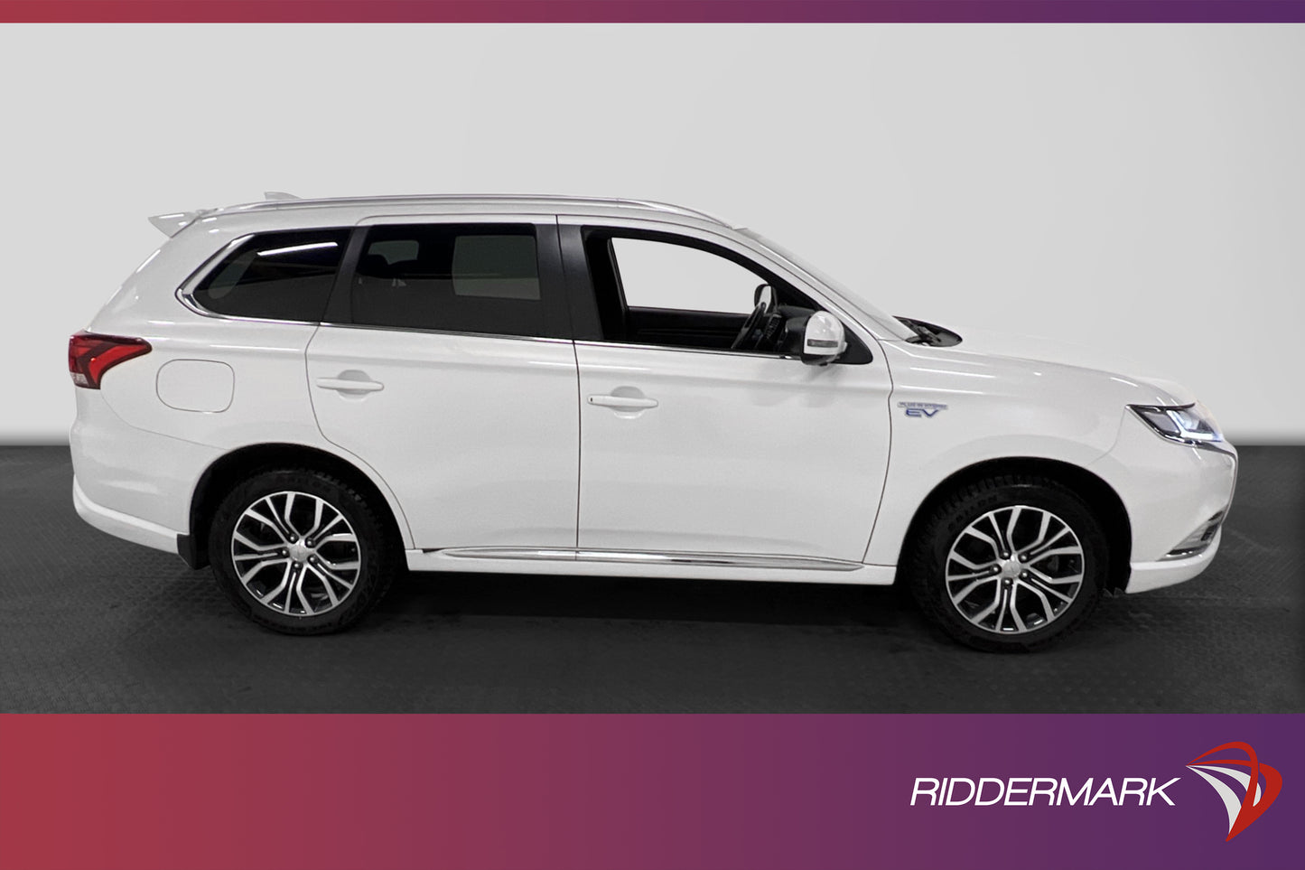 Mitsubishi Outlander P-HEV Hybrid 4WD Business X 360° Drag