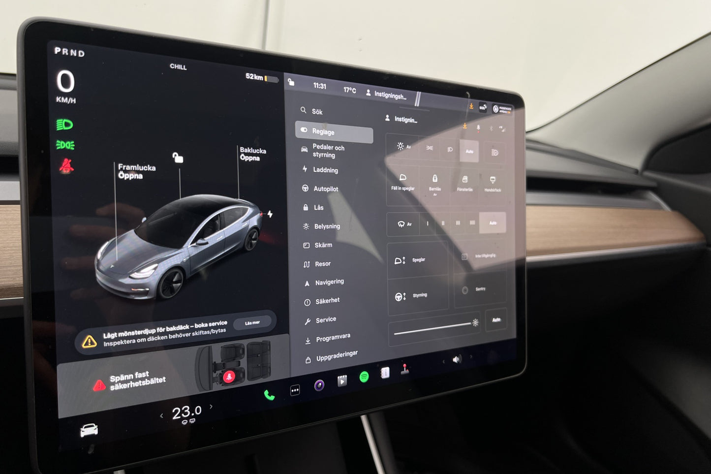 Tesla Model 3 Standard Range Plus 258hk Svensksåld Autopilot