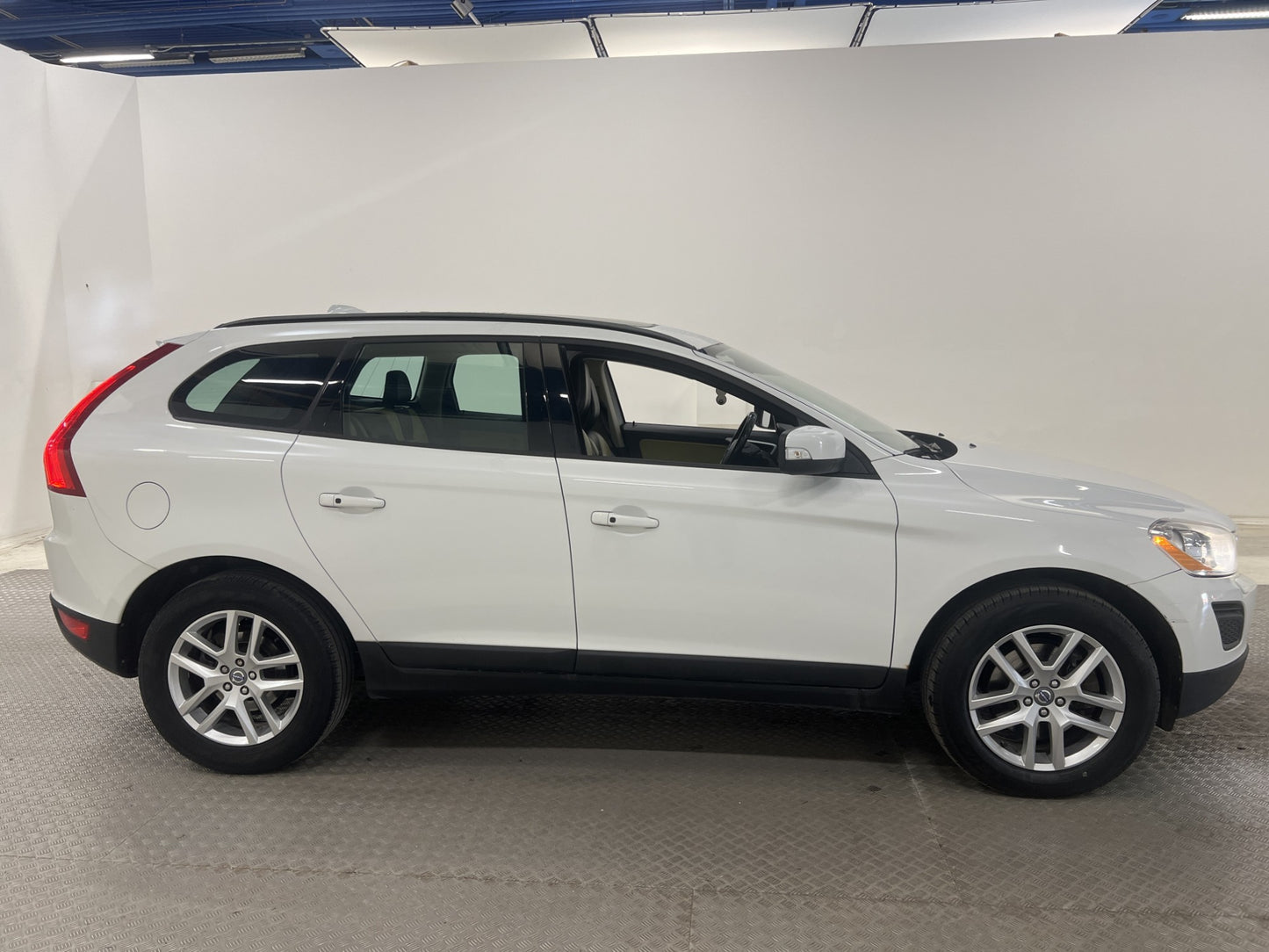 Volvo XC60 D3 163hk Kinetic Pano Skinn Drag M-Värm