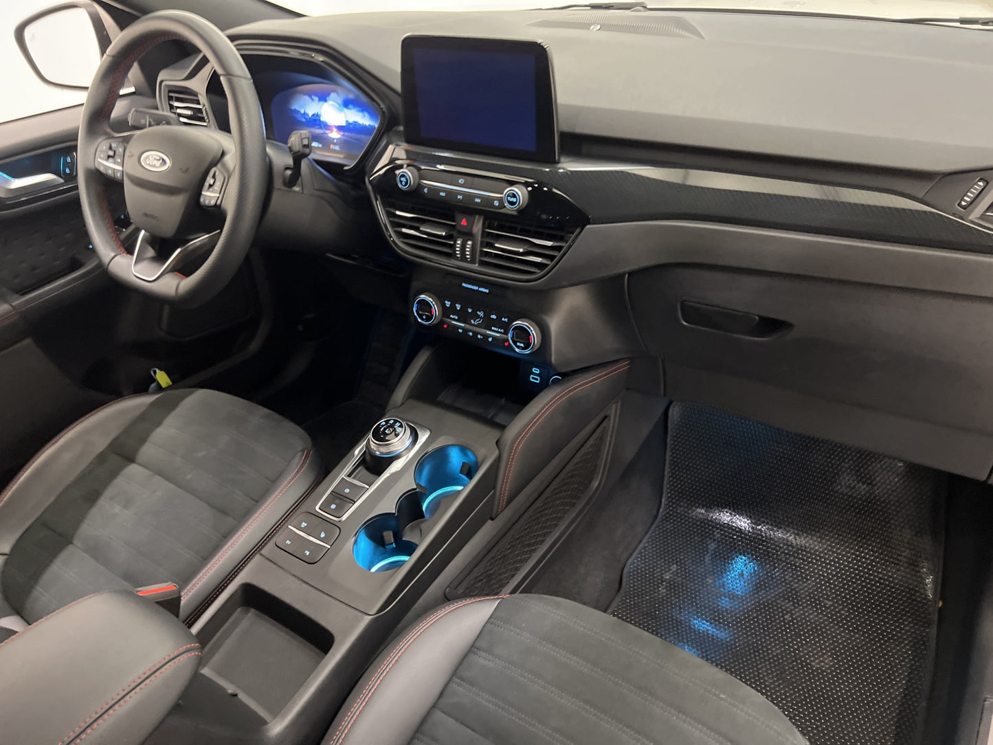 Ford Kuga Plug-In Hybrid 225hk ST-Line Kamera Navi Cockpit