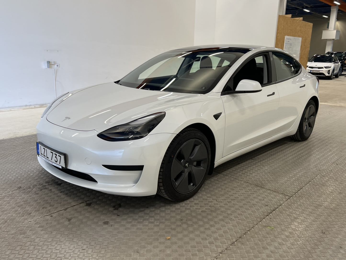 Tesla Model 3 Standard Range Plus 258hk Svensksåld Dragkrok