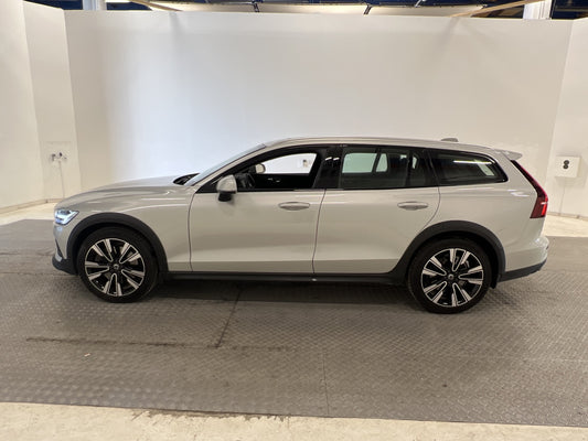 Volvo V60 Cross Country Momentum