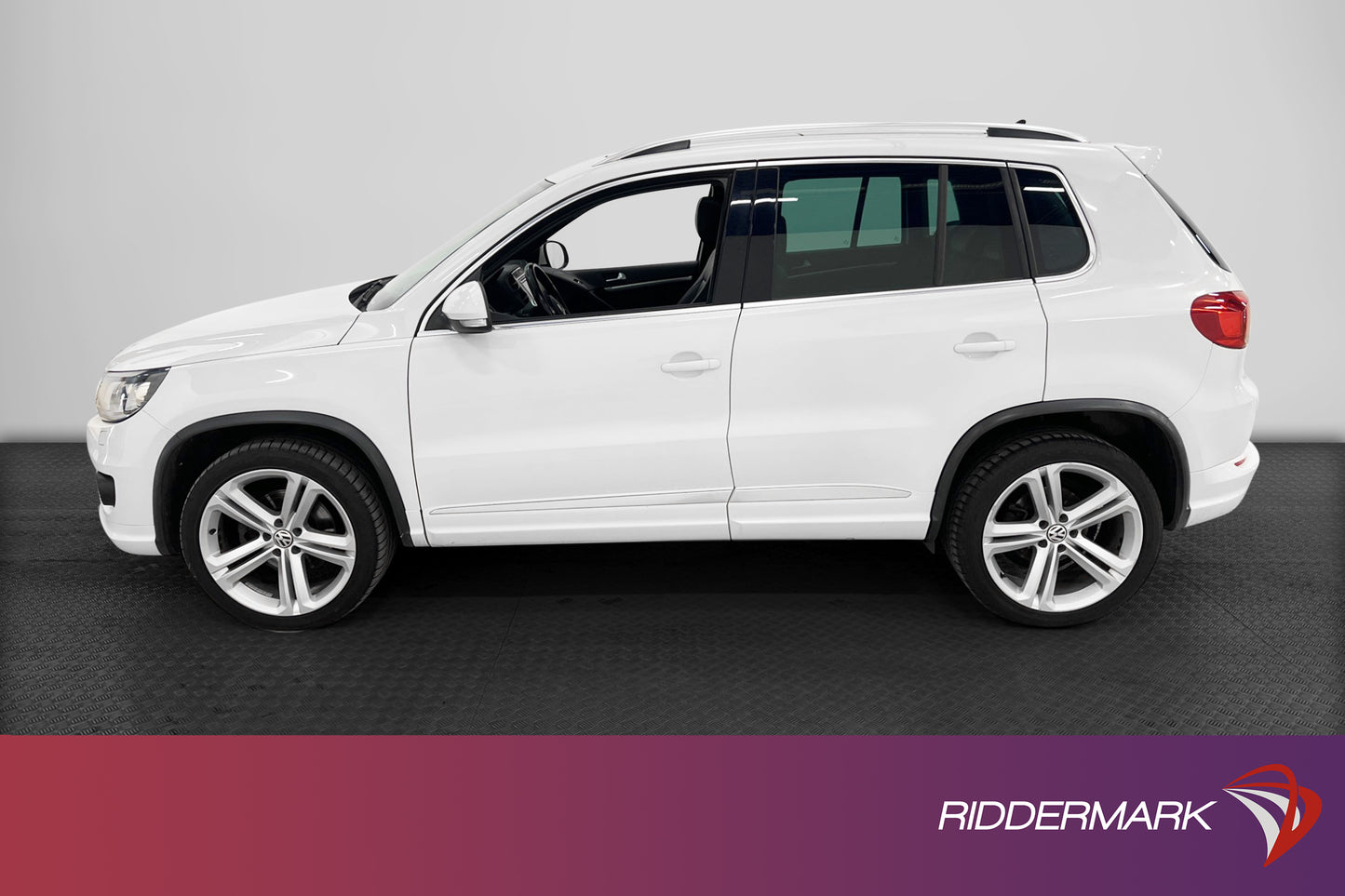 Volkswagen Tiguan 2.0 TDI 4M R-Line D-Värm Skinn Pano B-Kam