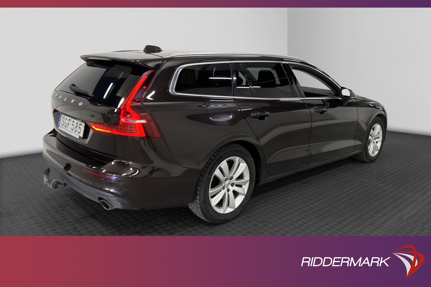 Volvo V60 D4 AWD Advanced Edition VOC Värmare Pano Drag