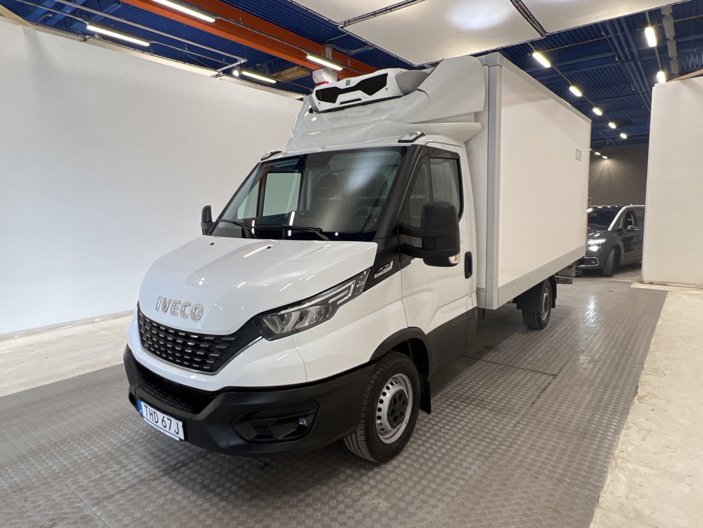 Iveco Daily 2.3 Automat Kylbil Bakgavellyft Värmare Moms