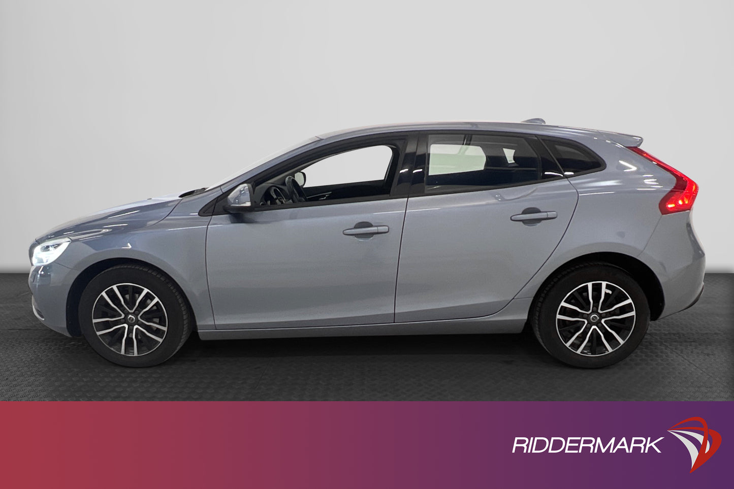 Volvo V40 D2 120hk Momentum VOC Värmare Drag Välservad