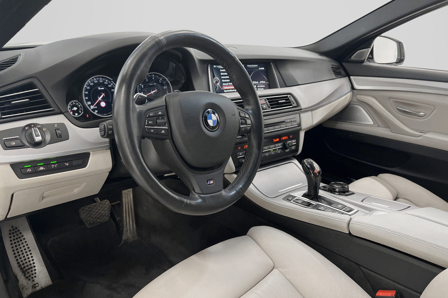 BMW 535 i 306hk xDrive M-Sport Pano D-Värm  B&O Skinn HUD