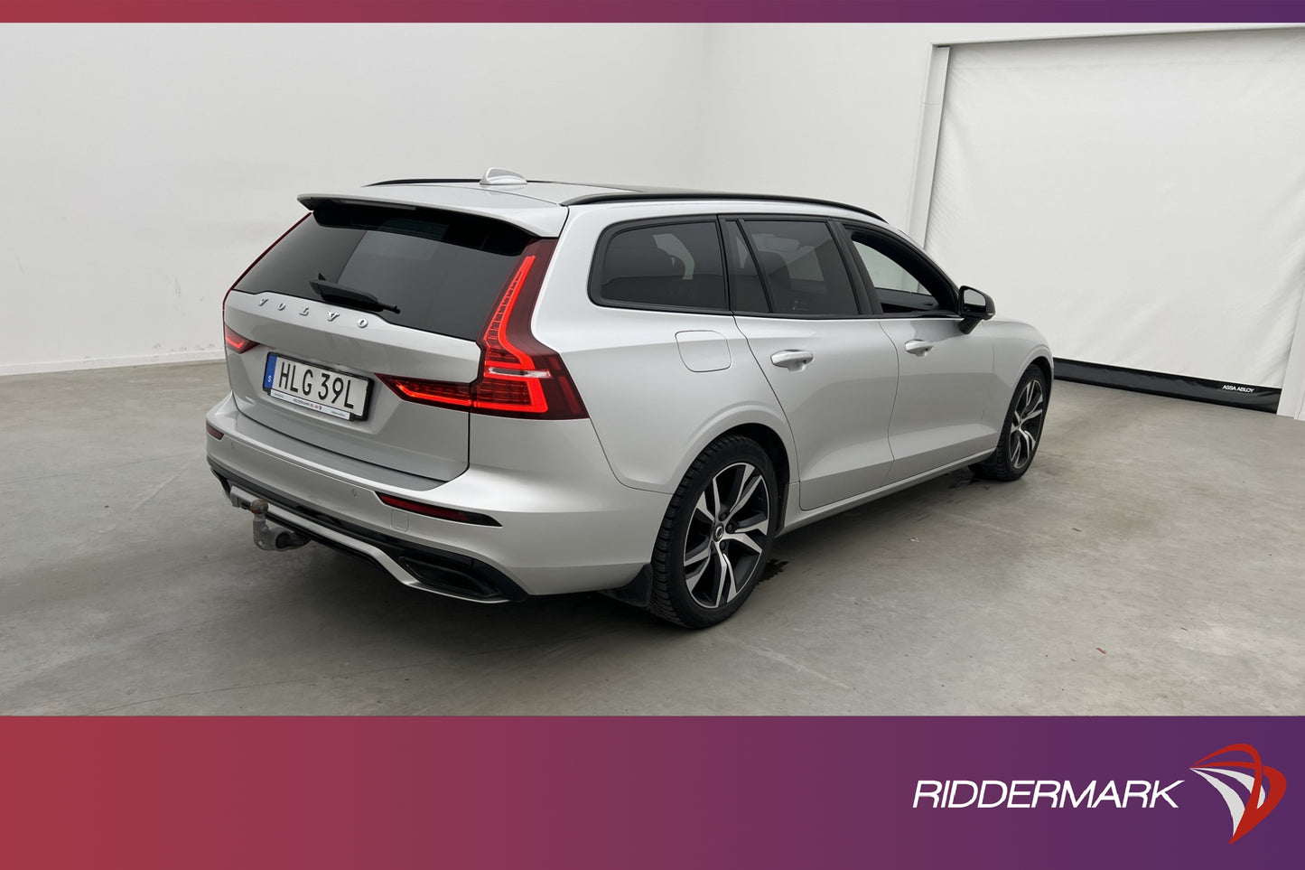 Volvo V60 Recharge T8 AWD R-Design VOC Pano B&W HUD 360 Drag