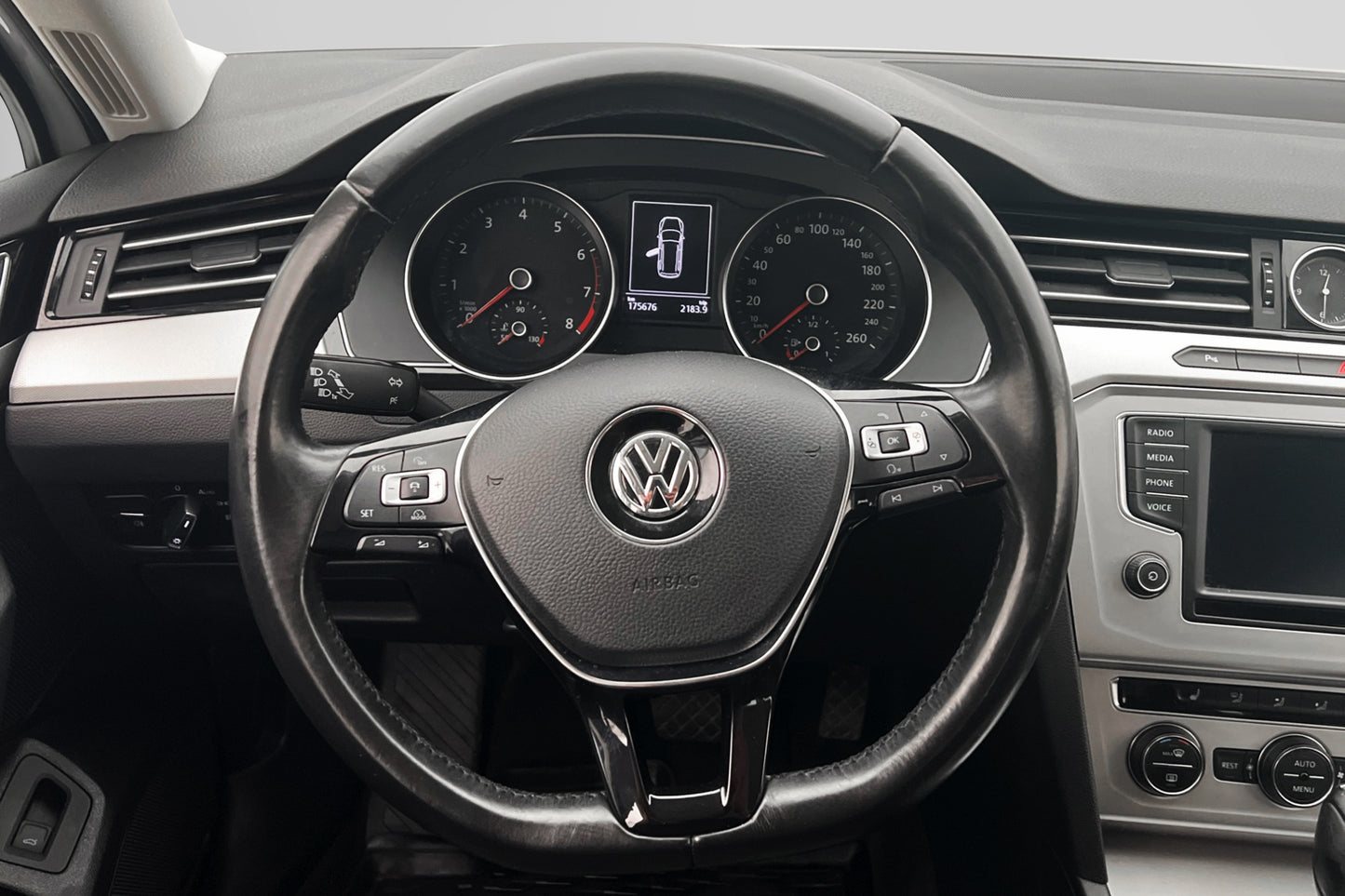 Volkswagen Passat 150hk Comfort Kamera CarPlay Drag Välserv