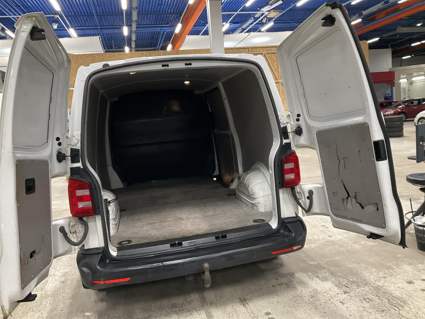 Volkswagen Transporter L2 2.0TDI Värmare Dragkrok Nyservad