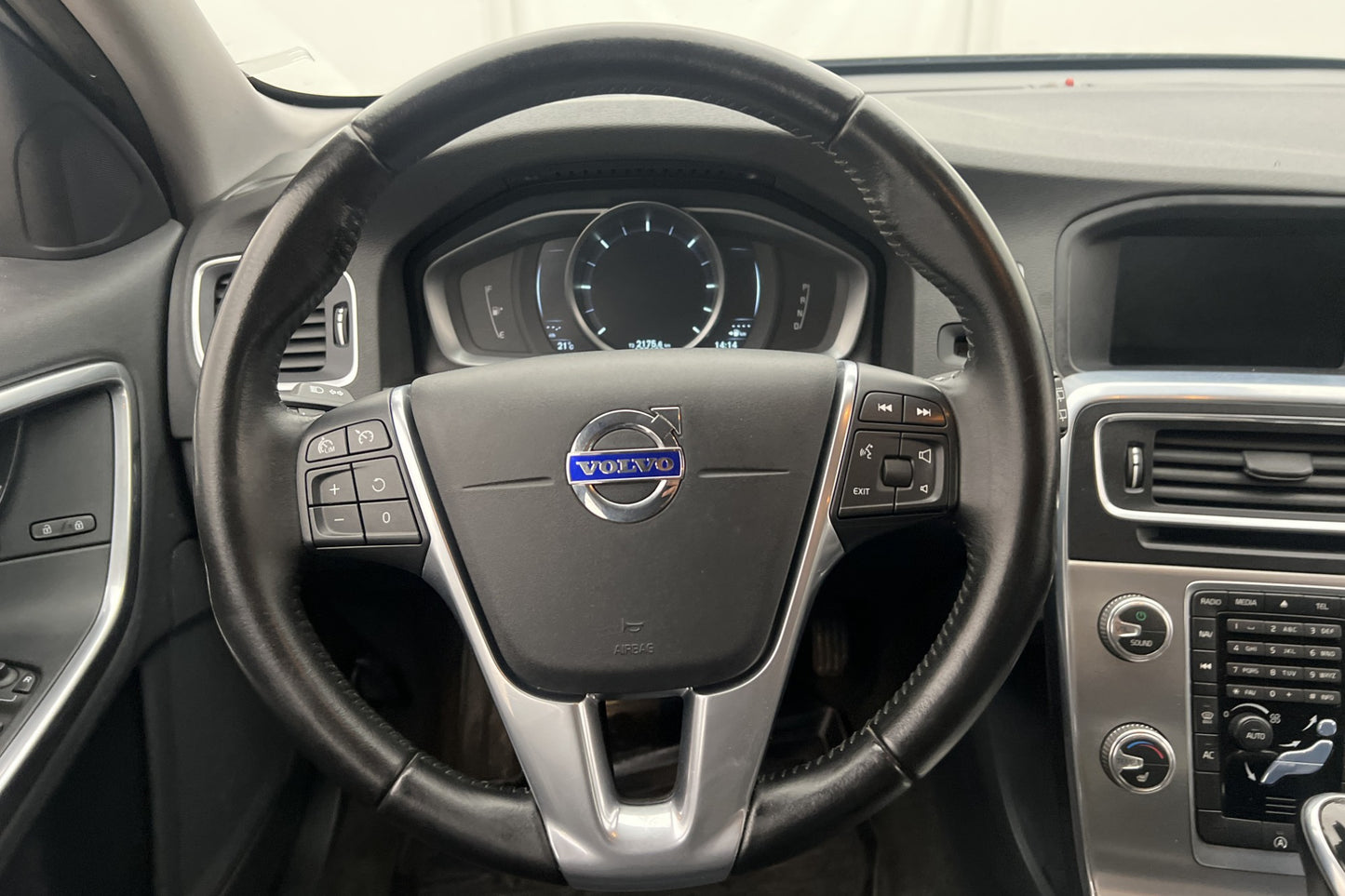 Volvo V60 D4 Momentum Värmare VOC Sensorer Navi Drag Välserv