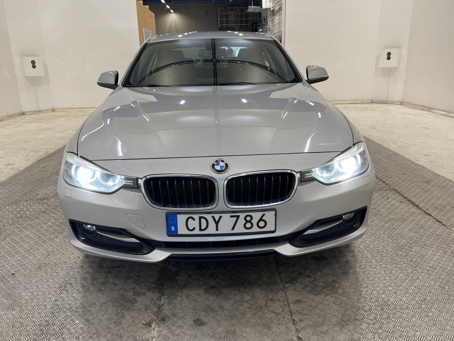 BMW 320d xDrive 184hk Drag Navi Bluetooth 0,42l/mil  PDC