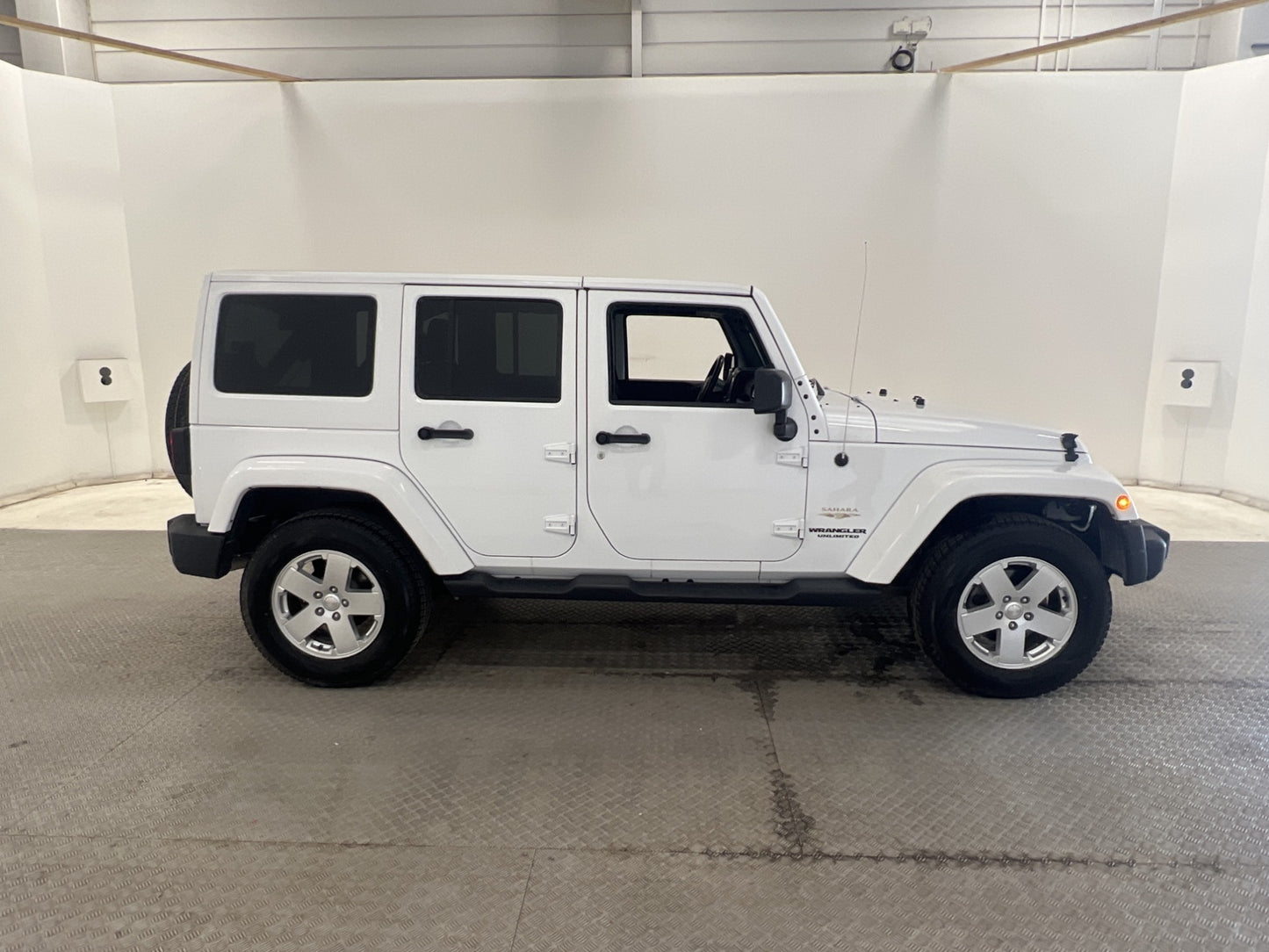 Jeep Wrangler 2.8 4WD Unlimited Drag Navigation Skinn MOMS