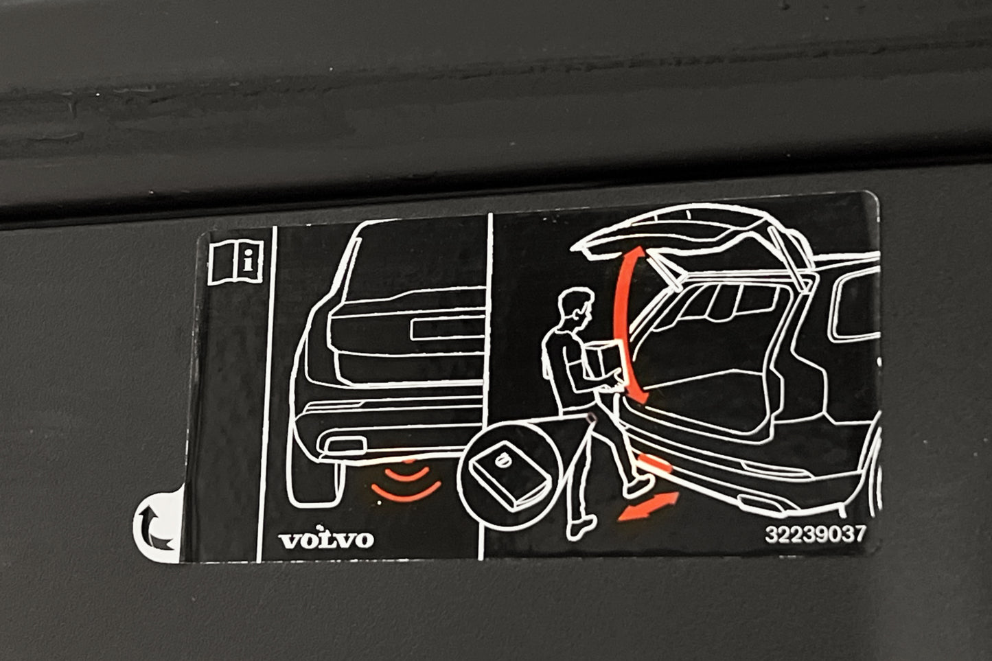 Volvo V90 T4 190hk Momentum Advc Edn B-värme VOC Keyless