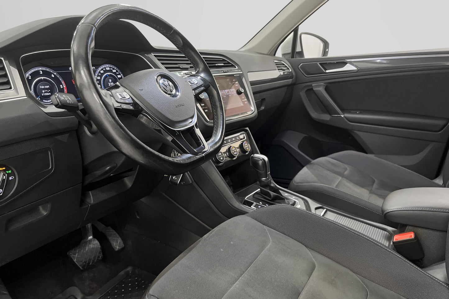 Volkswagen Tiguan 2.0 TDI 190hk R-line Cockpit Värmare Drag