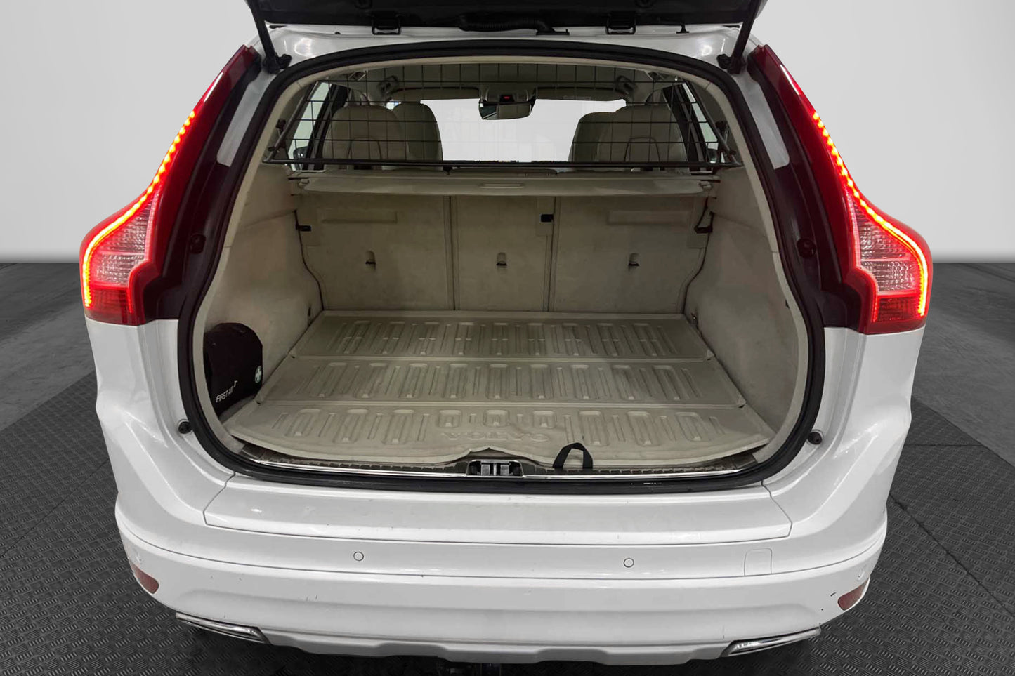 Volvo XC60 D4 190hk AWD Classic Summum D-Värm VOC Skinn Drag