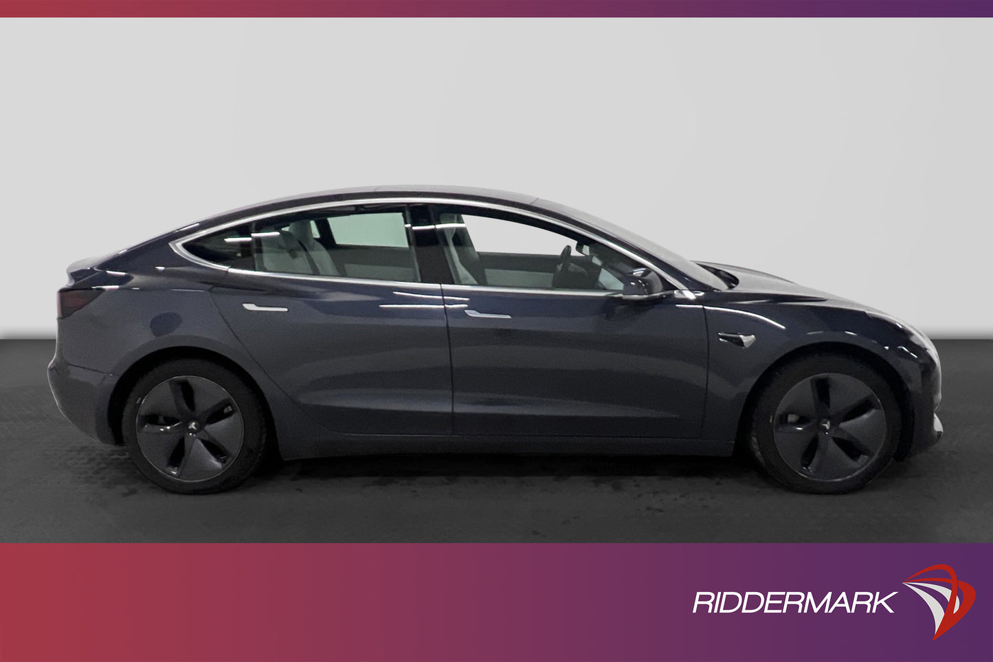 Tesla Model 3 Long Range AWD 440hk Svensksåld Ljus interiör