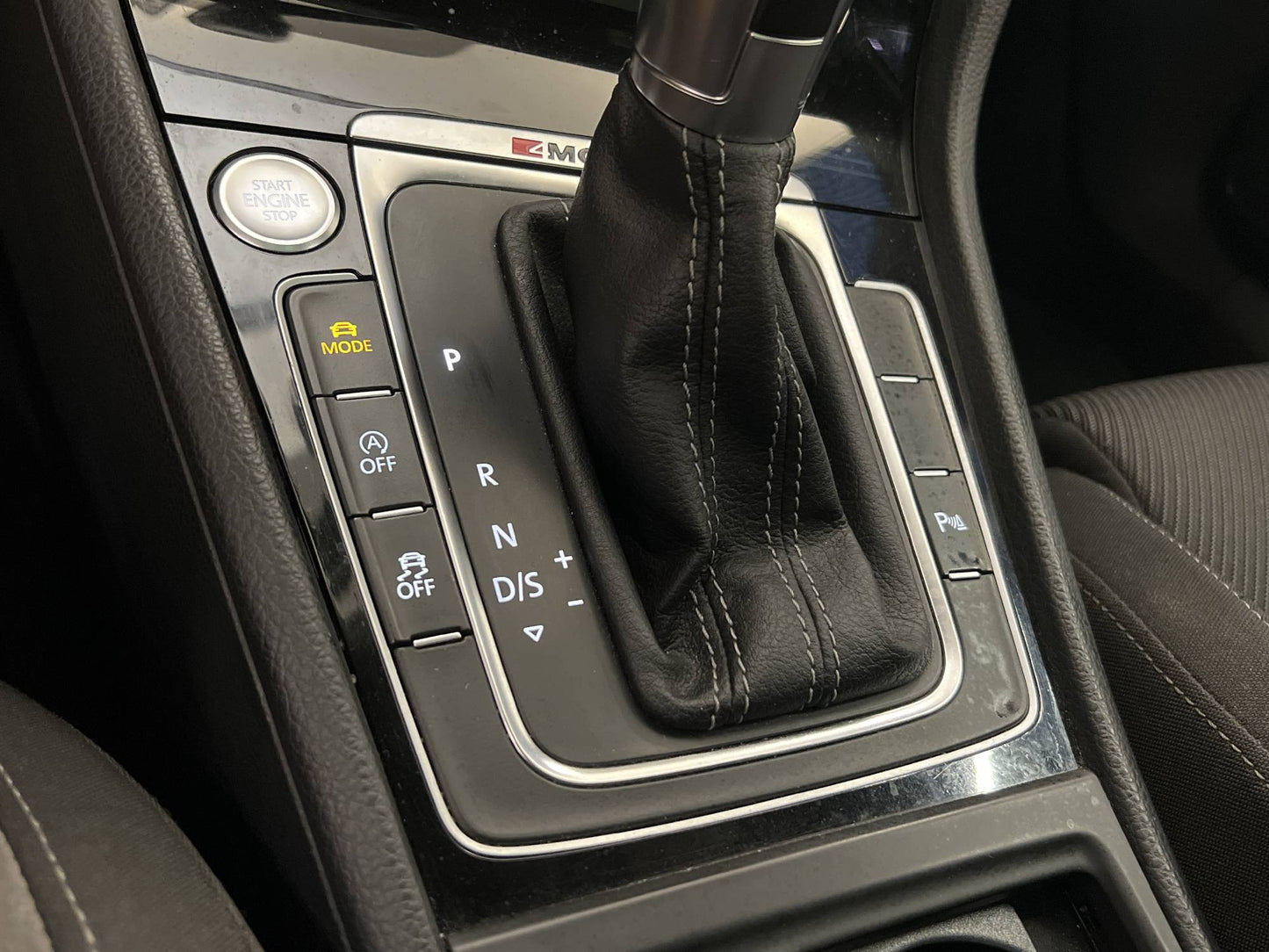 Volkswagen Golf R 2.0 4M 300hk  Pano Carplay Dynaudio B-Kam