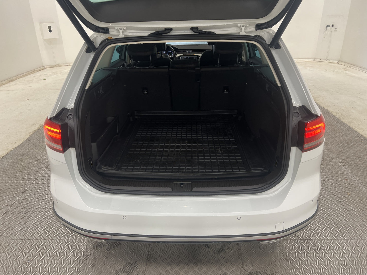 Volkswagen Passat Alltrack 4M 190hk Pano Värmare Skinn