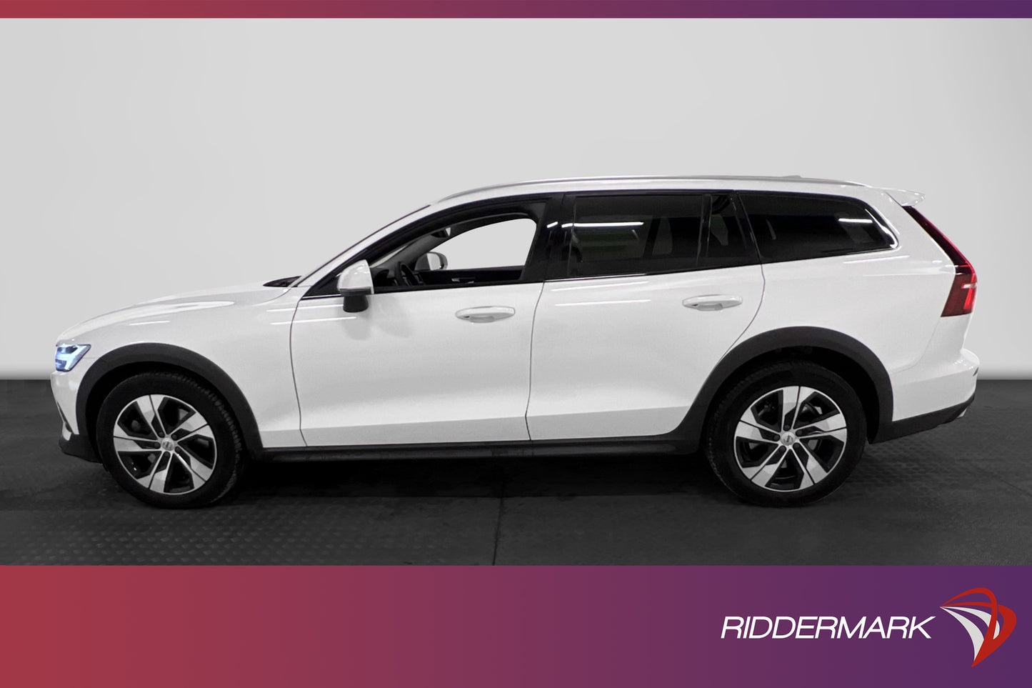 Volvo V60 Cross Country B4 AWD Momentum VOC P-värme 197hk