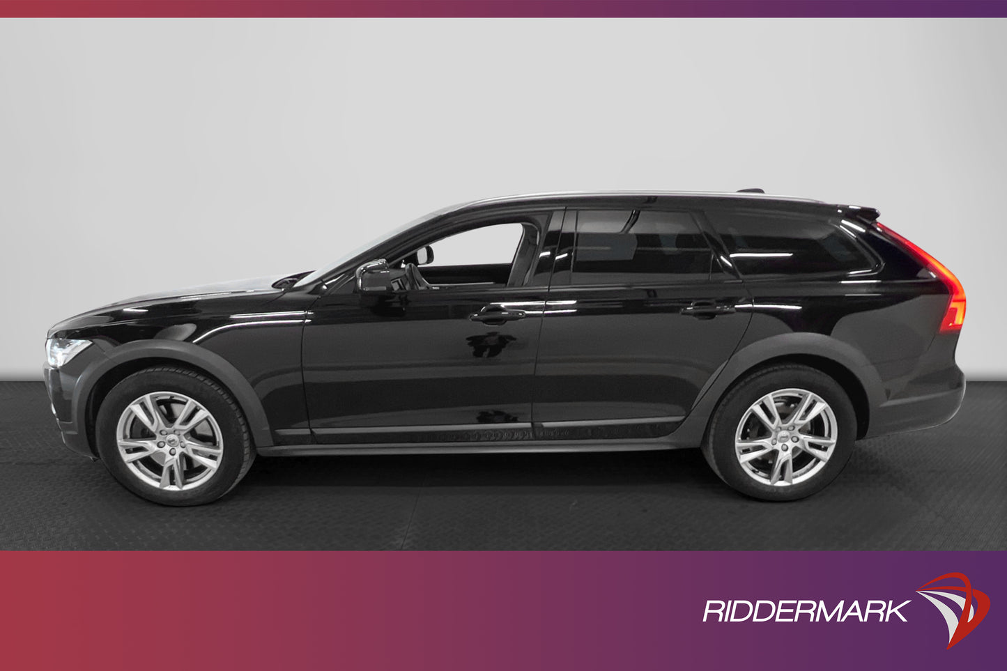 Volvo V90 Cross Country T5 AWD B&W Pano 360° Navi Skinn VOC