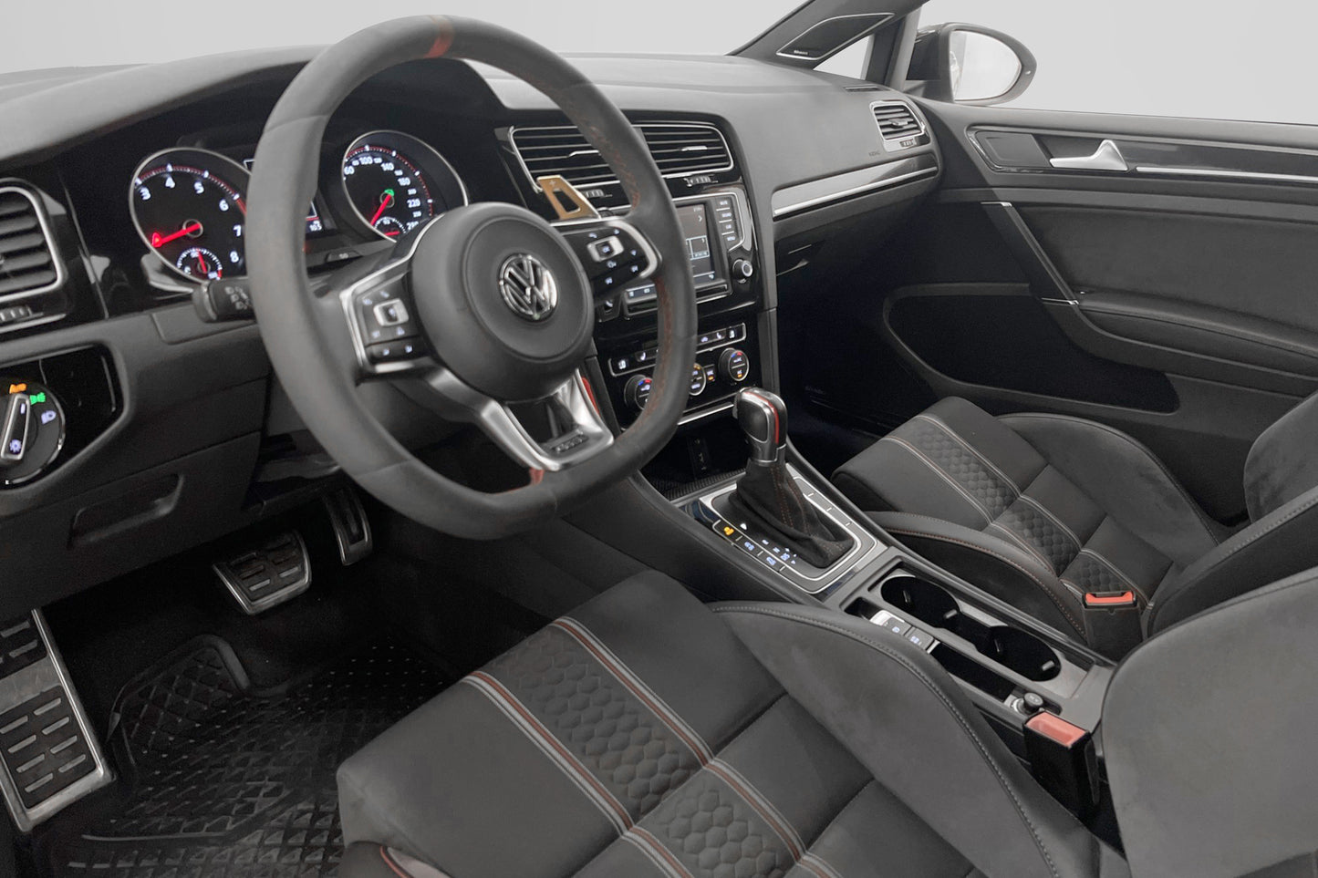 Volkswagen Golf GTI Clubsport 265hk Dynaudio Skalstolar Bkam