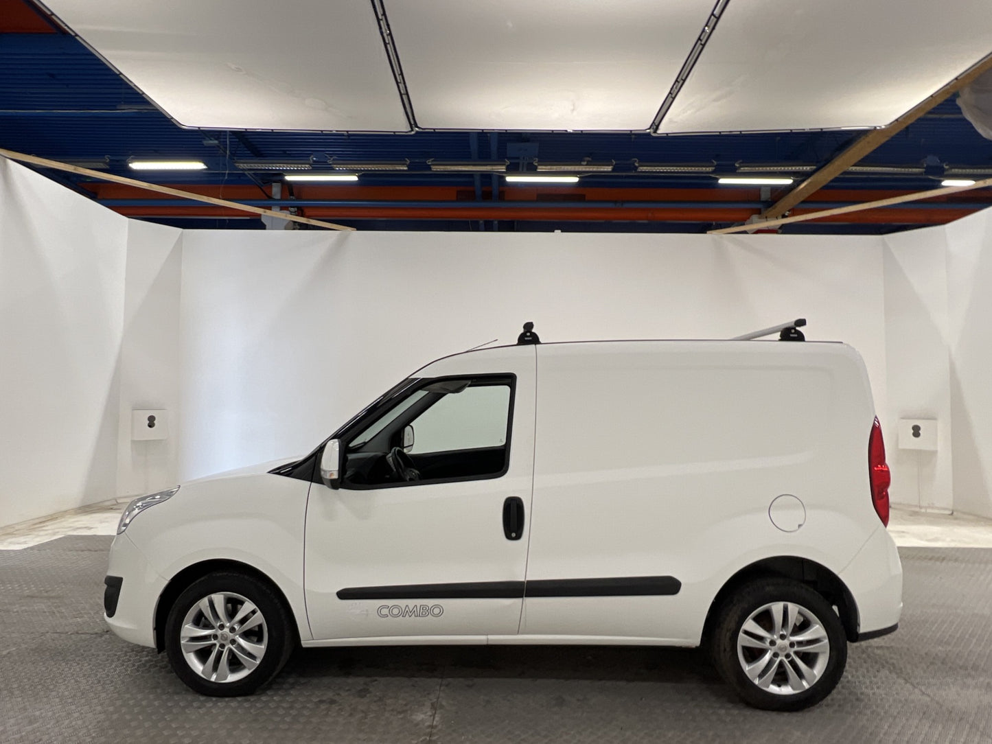 Opel Combo 1.3CDTI 90hk Dragkrok Takräcke Nyservad