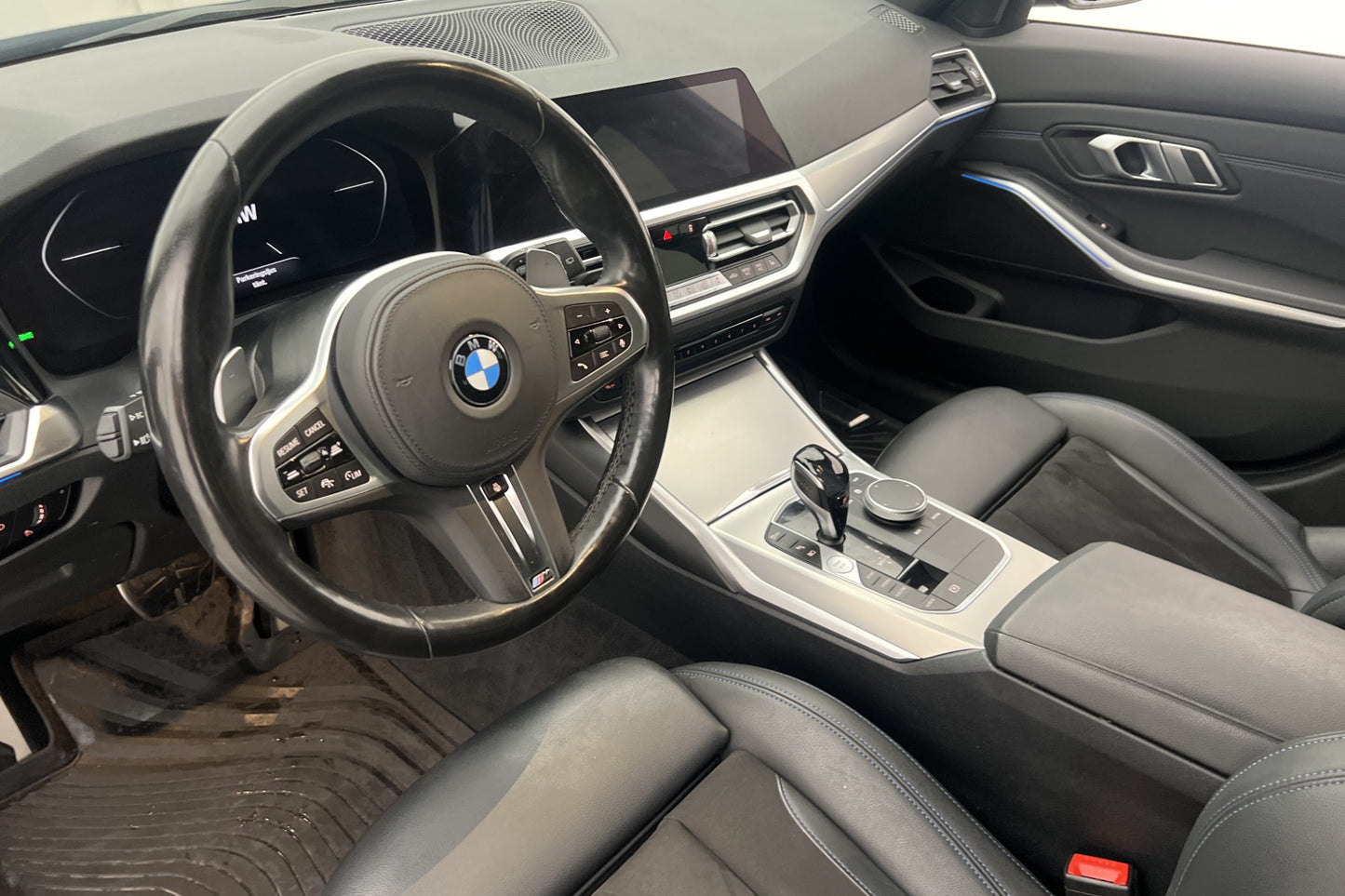 BMW 330 e xDrive Touring M Sport HiFi Kamera Elstolar MOMS