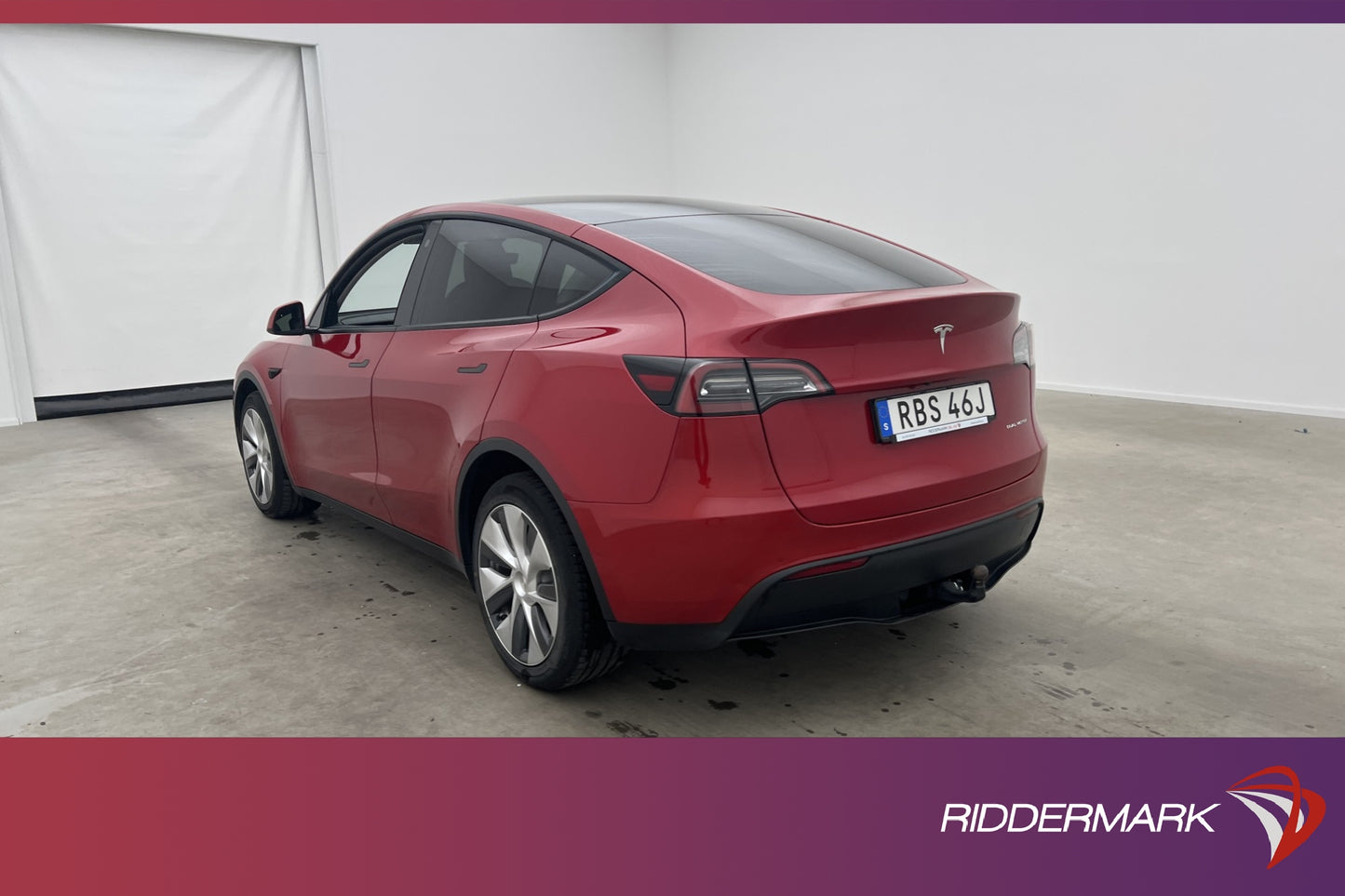 Tesla Model Y Long Range AWD En-bruk Dragkork MOMS Sv.Såld