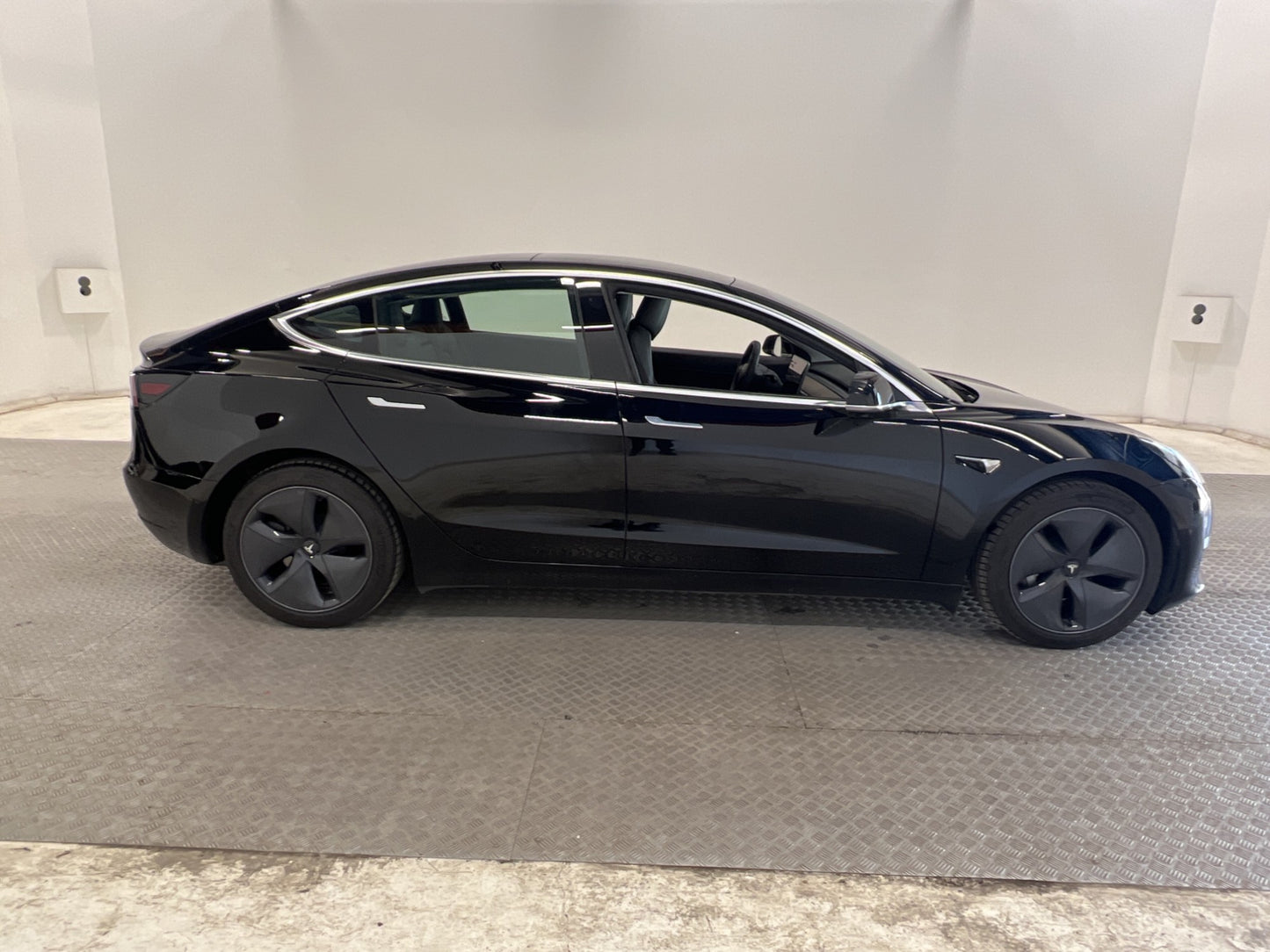 Tesla Model 3 Long Range AWD 440hk Svensksåld Autopilot