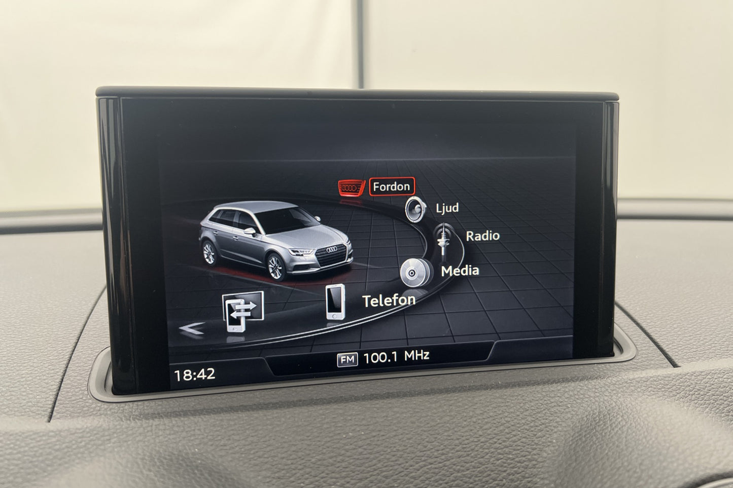 Audi A3 35 TFSI 150hk Proline Sensorer CarPlay Adaptiv Fart.