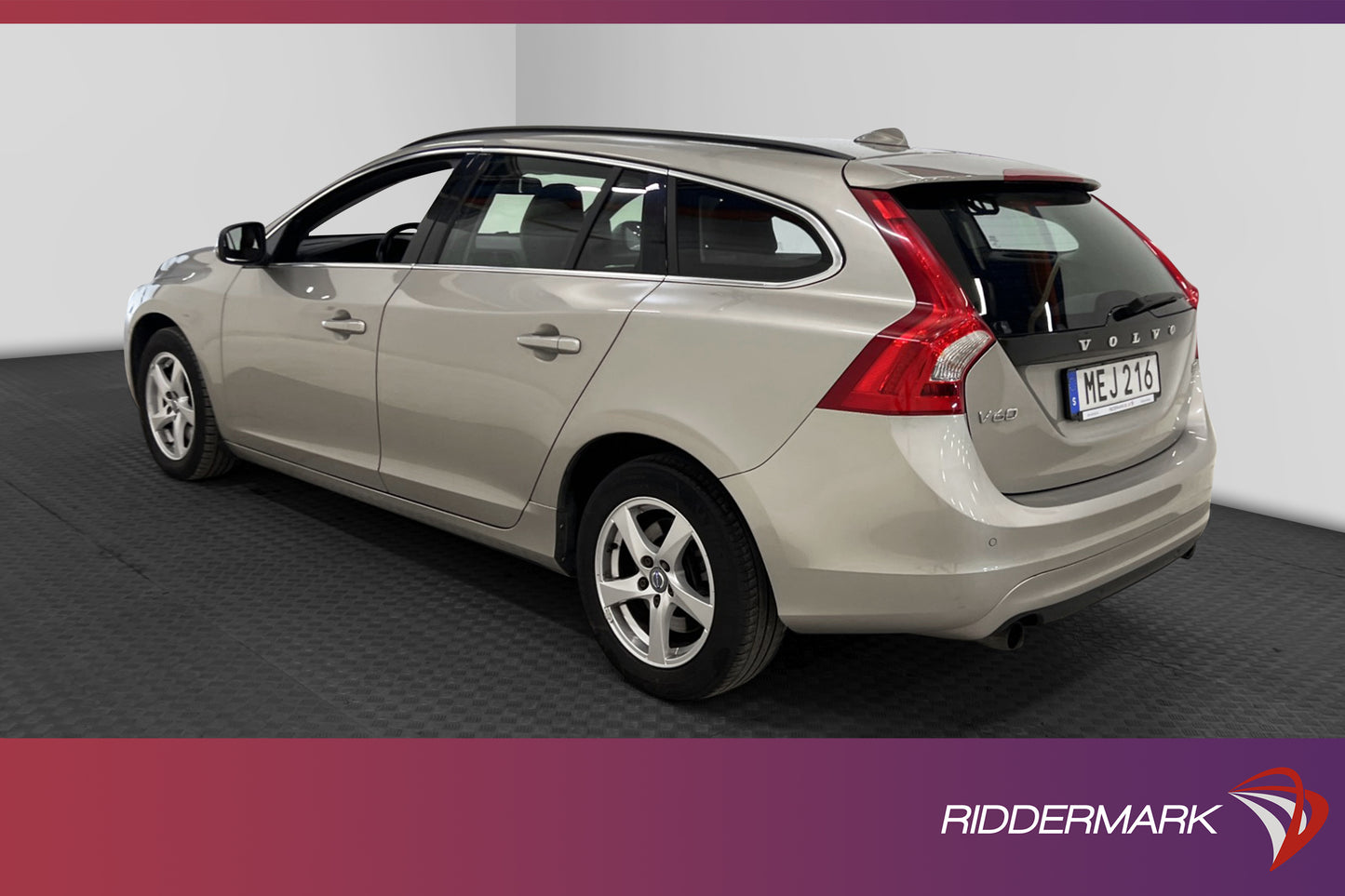 Volvo V60 T3 152hk Momentum VOC Värmare Skinn Navi Välservad