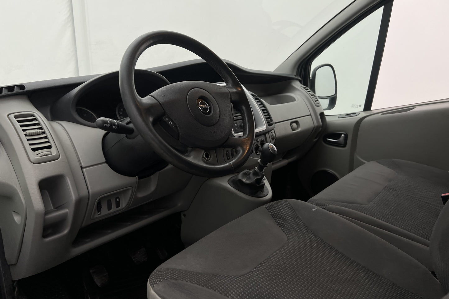 Opel Vivaro L2 2.0CDTI Dragkrok Farthållare Takräcke Moms