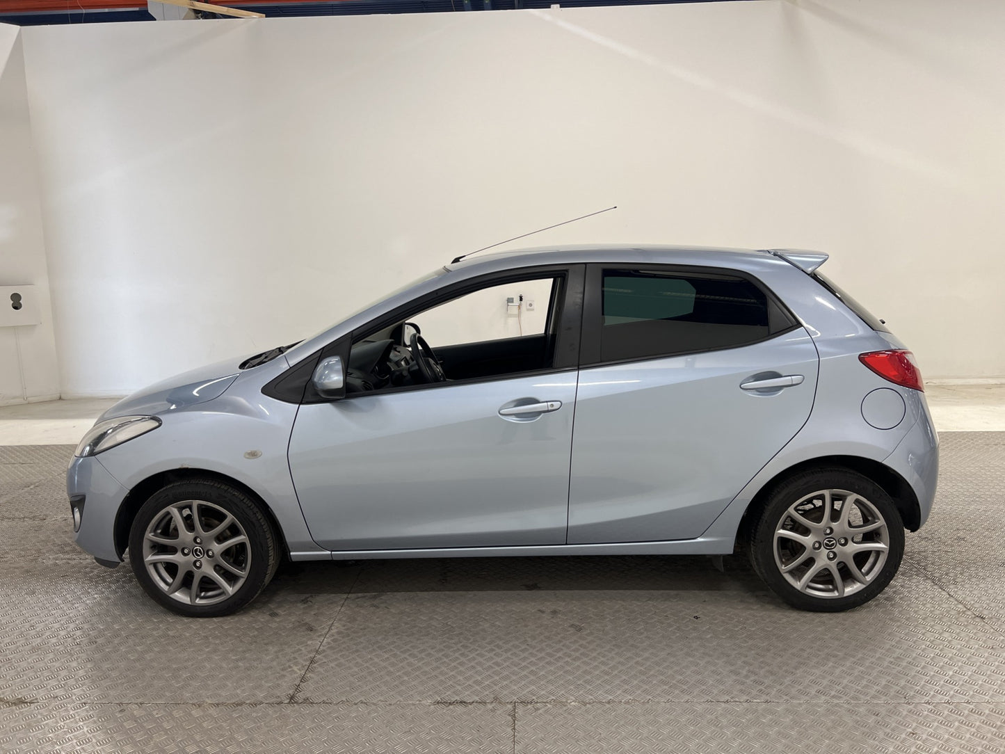 Mazda 2 1.3 MZR 84hk Navigation Välservad 0.5L/M Skatt 448kr