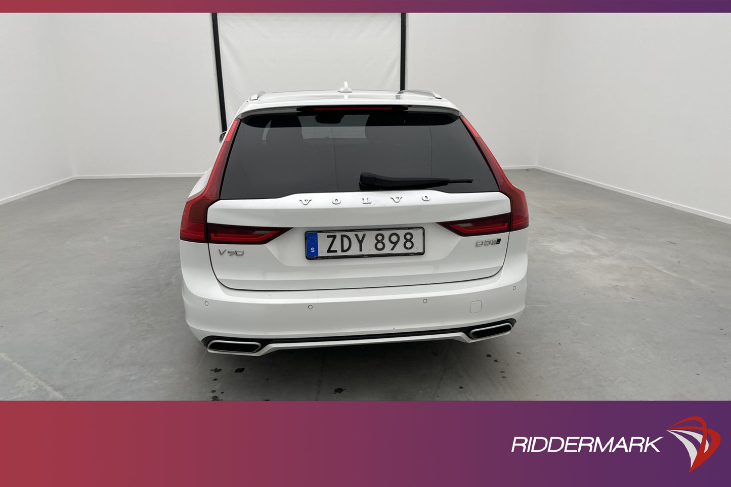 Volvo V90 D5 AWD R-Design D-Värm Pano B&W B-Kamera Navi VOC