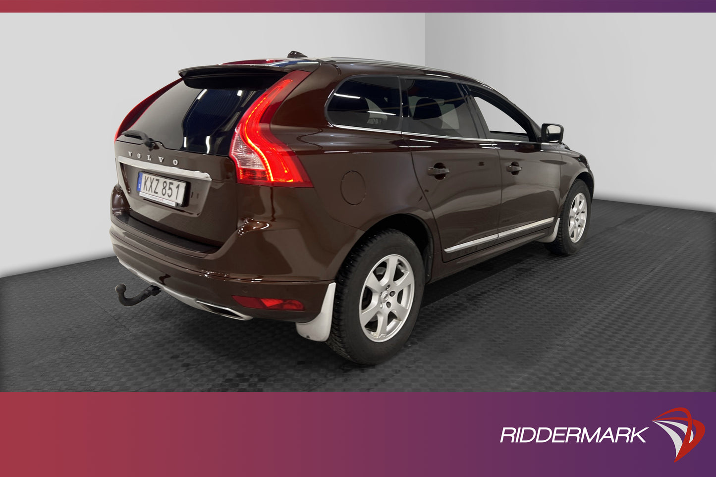 Volvo XC60 D4 AWD Summum D-värm Pano Navi Drag BLIS Nyservad