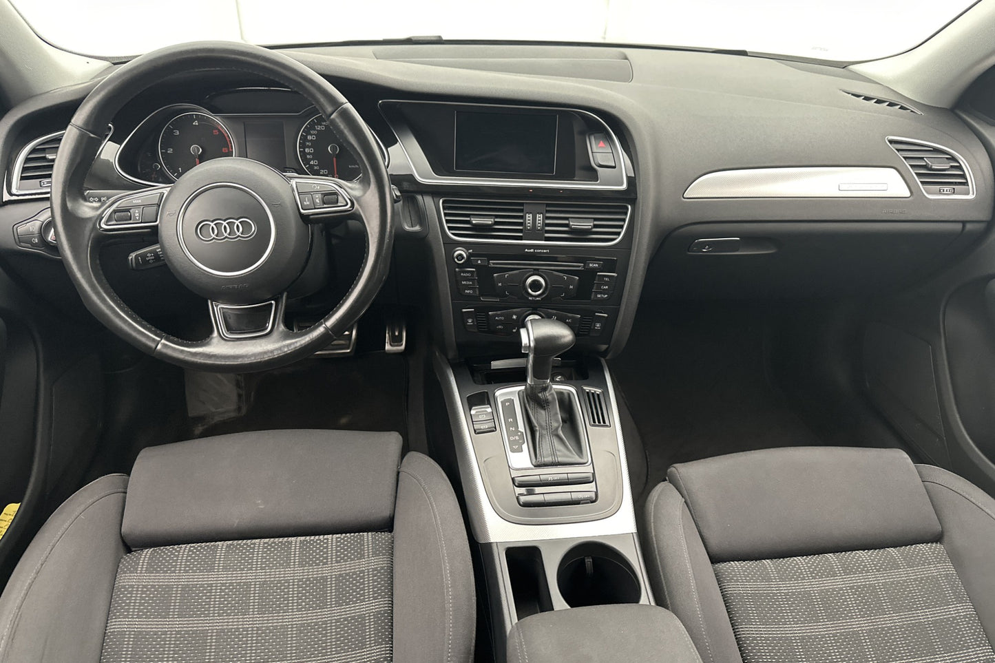 Audi A4 Avant 2.0 TDI Quattro 190hk S-Line P-sensorer Drag