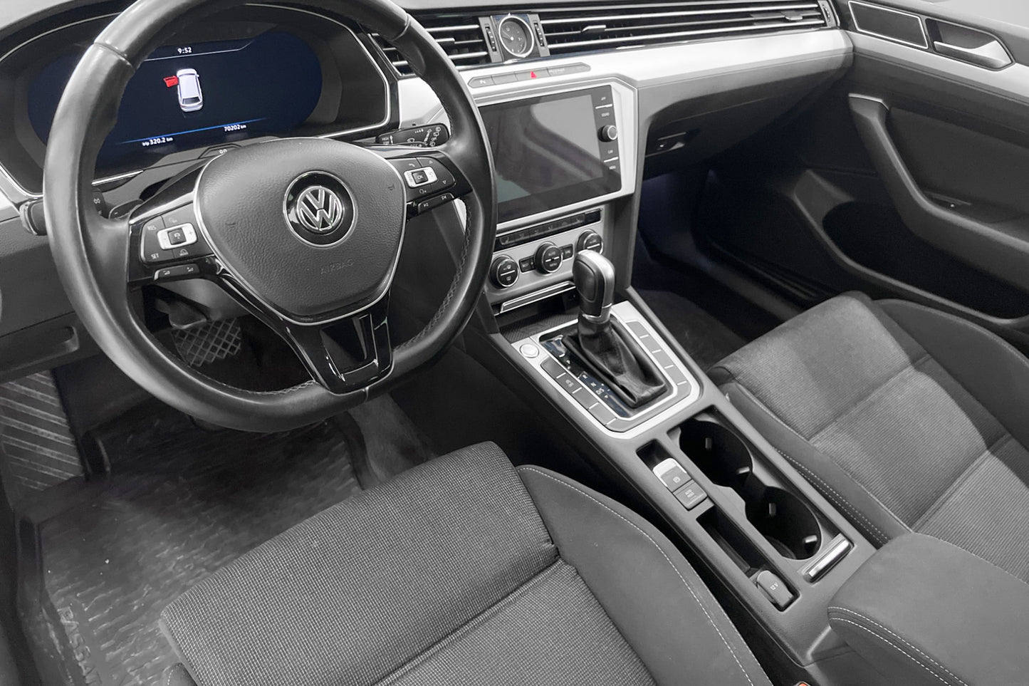 Volkswagen Passat TSI 150hk Cockpit B-kamera Keyless Drag